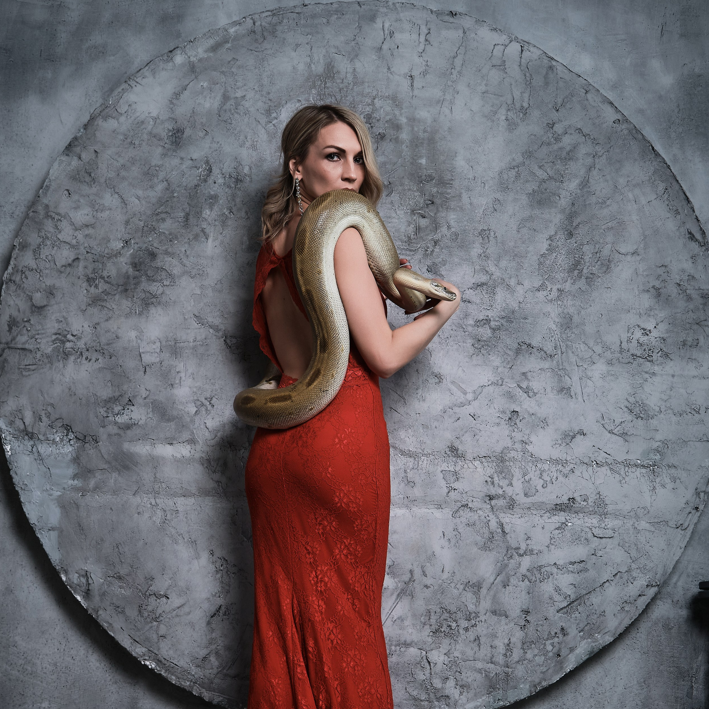 фотосессия со змеёй в Москве под ключ фотограф Виктория Колышева