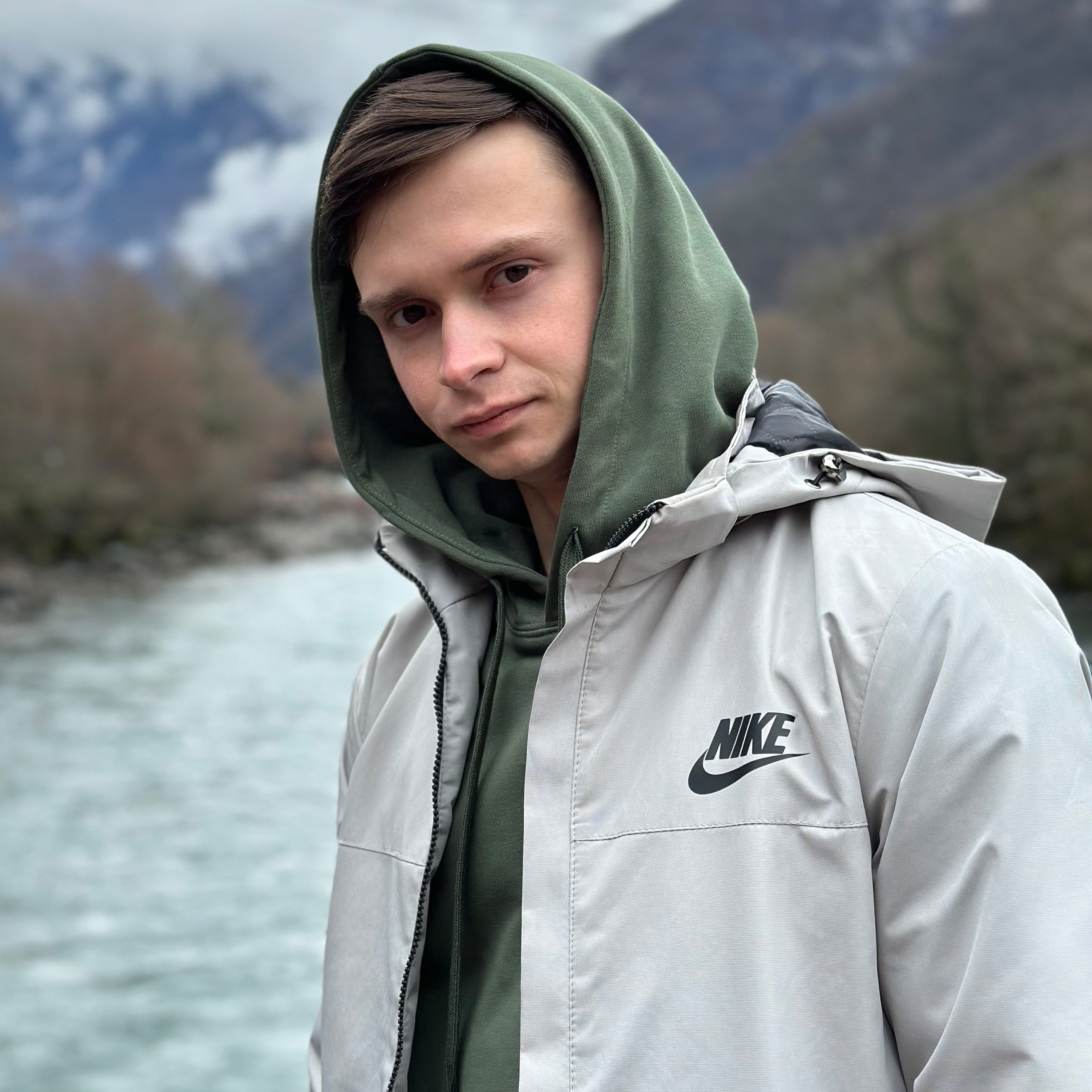 Контакты. Репортажный фотограф в Кирове Александр Лутошкин