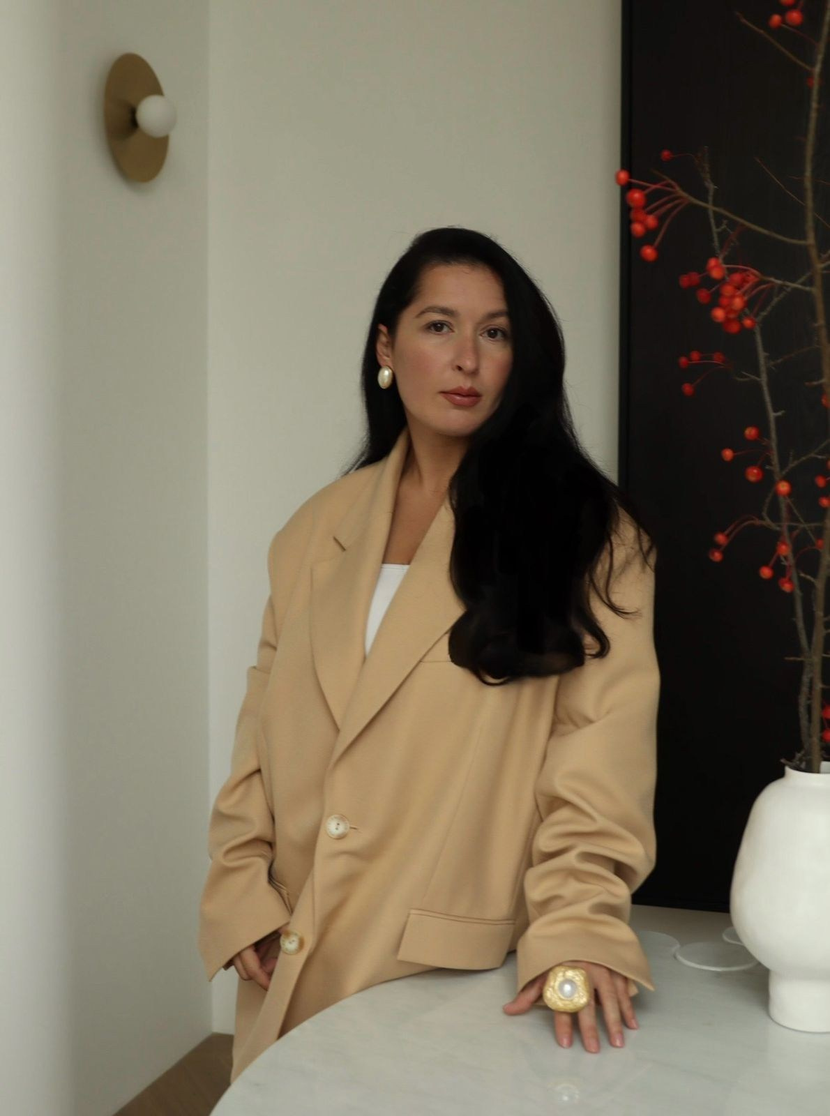 О компании. Дизайн студия, занимаемся разработкой Дизайн проектов, реализацией проектов под ключ. Мы находимся в городе Екатеринбург. Зовут Рената