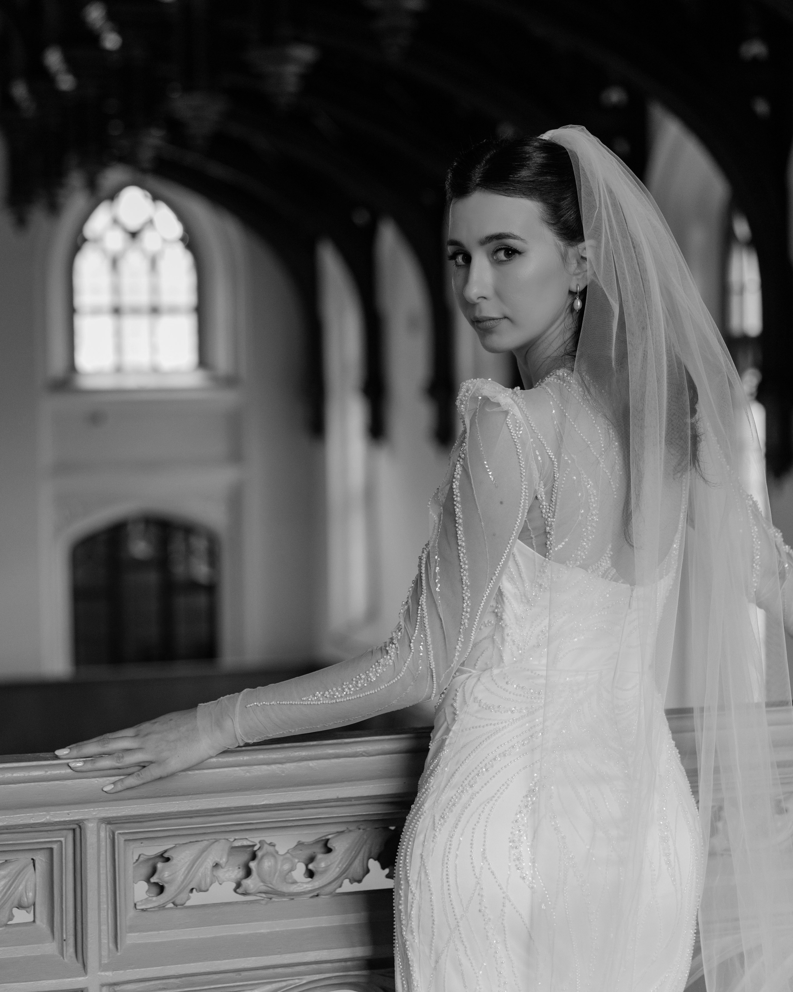 Свадебный фотограф Петергоф, съемка на конюшнях 