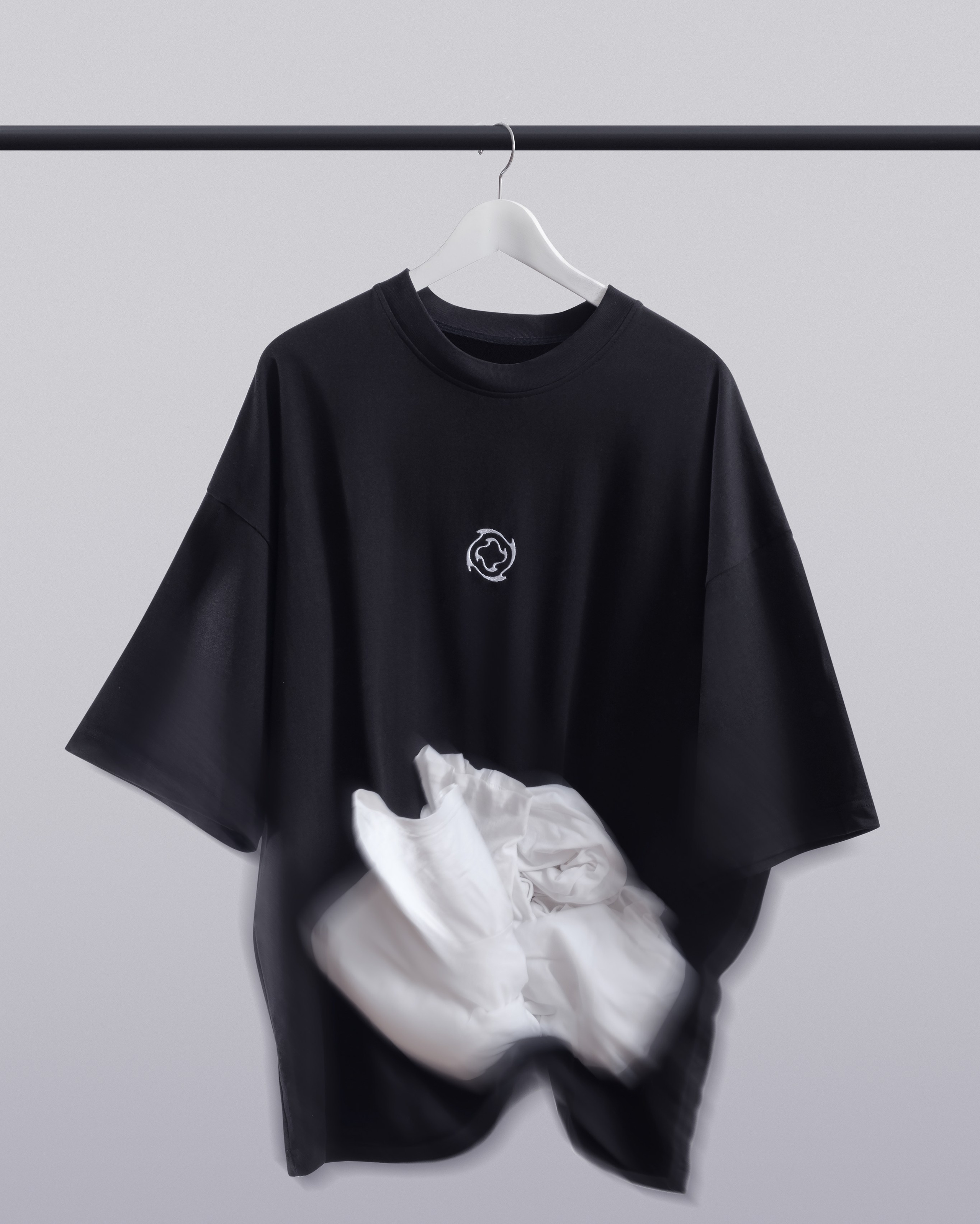 Фото косметической продукции на природе в саду