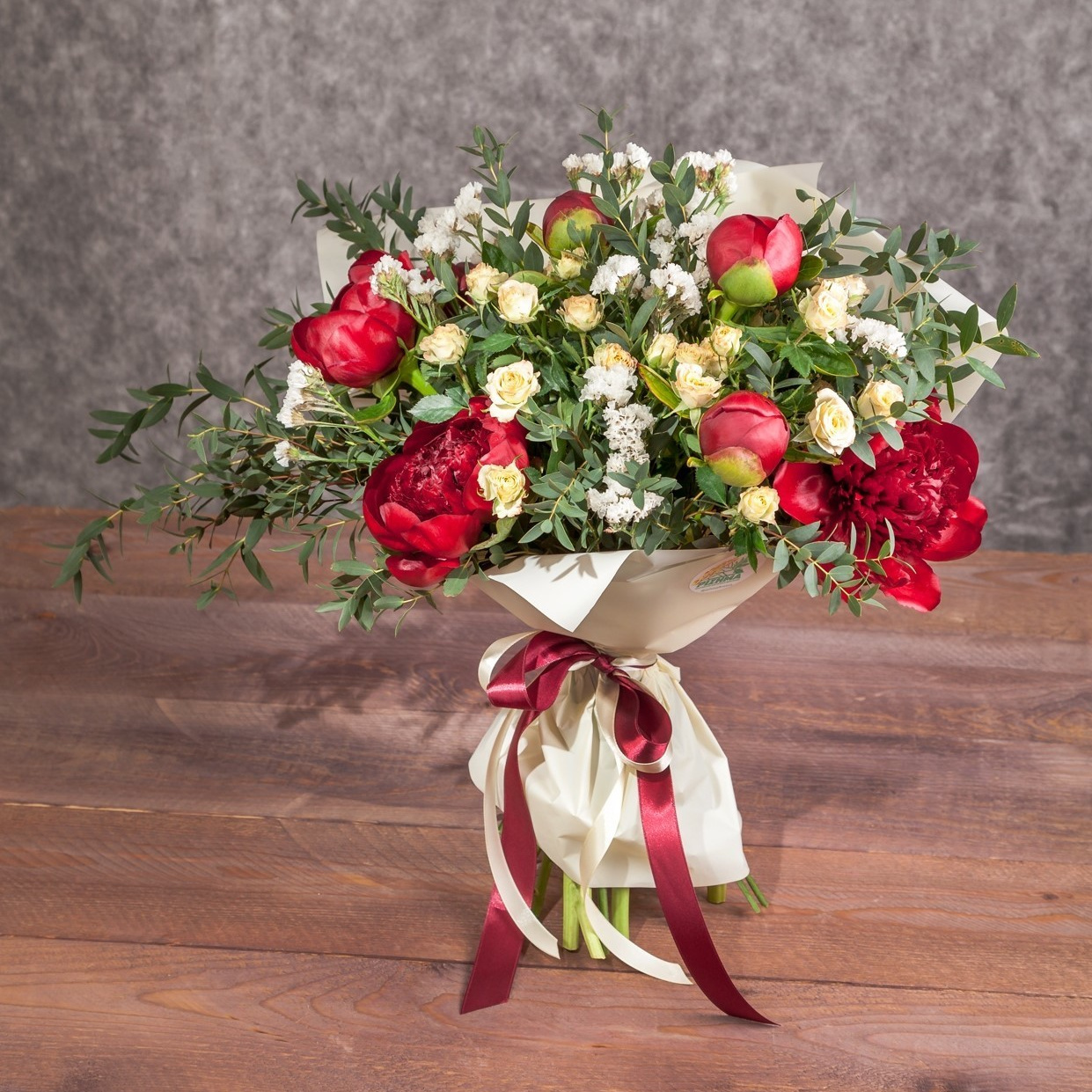 Букет с красными пионами. Флорист Маргарита Гладкова