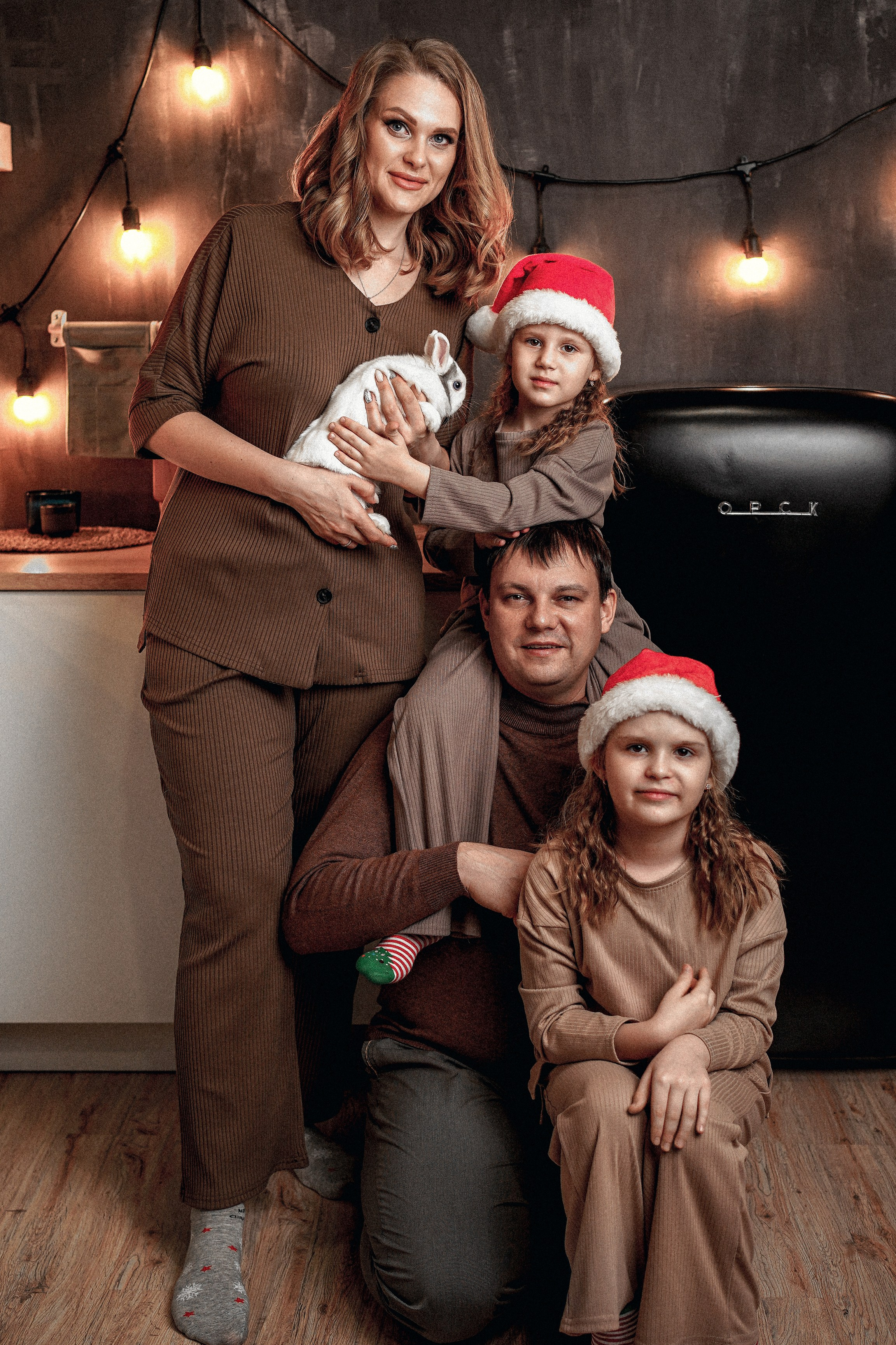 Заказать новогоднюю фотосессию в Ростове-на-дону. Свадебный фотограф в Ростове-на-Дону. Таинство Крещения и Венчания, семейные фотосессии. Алёна Чёботова