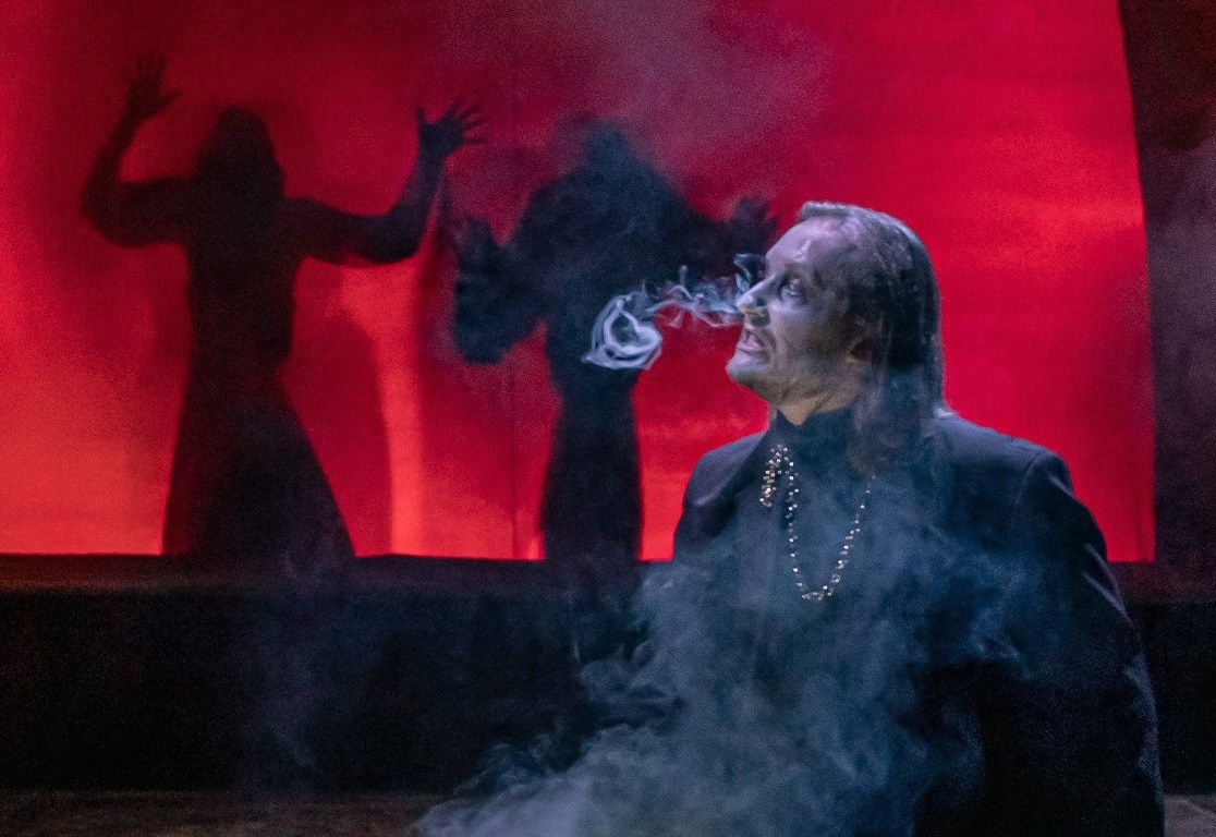 Рождественские встречи и спектакль Сергея Федотова «Рождество с Демоном» в пермском театре «У Моста». Журнал о самом особенном. Пермь и Пермский край