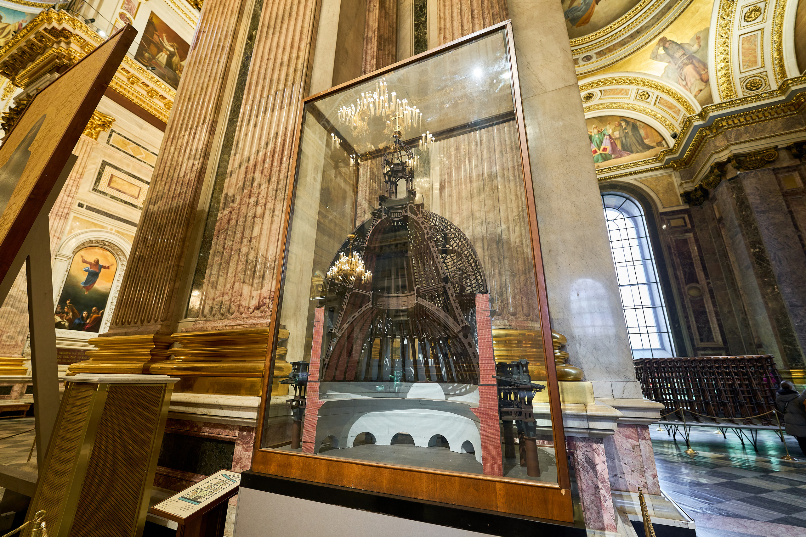 Интерьеры Исакиевского собора в Петербурге