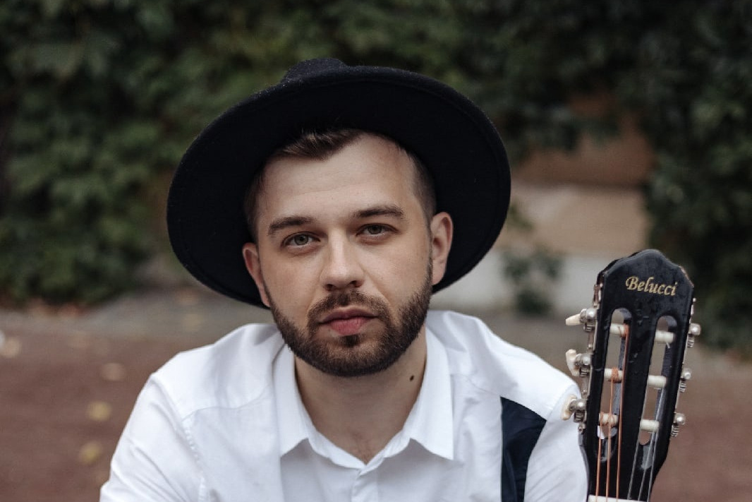 Свадебный фотограф Спб красивый и харизматичный. Нравится невестам.