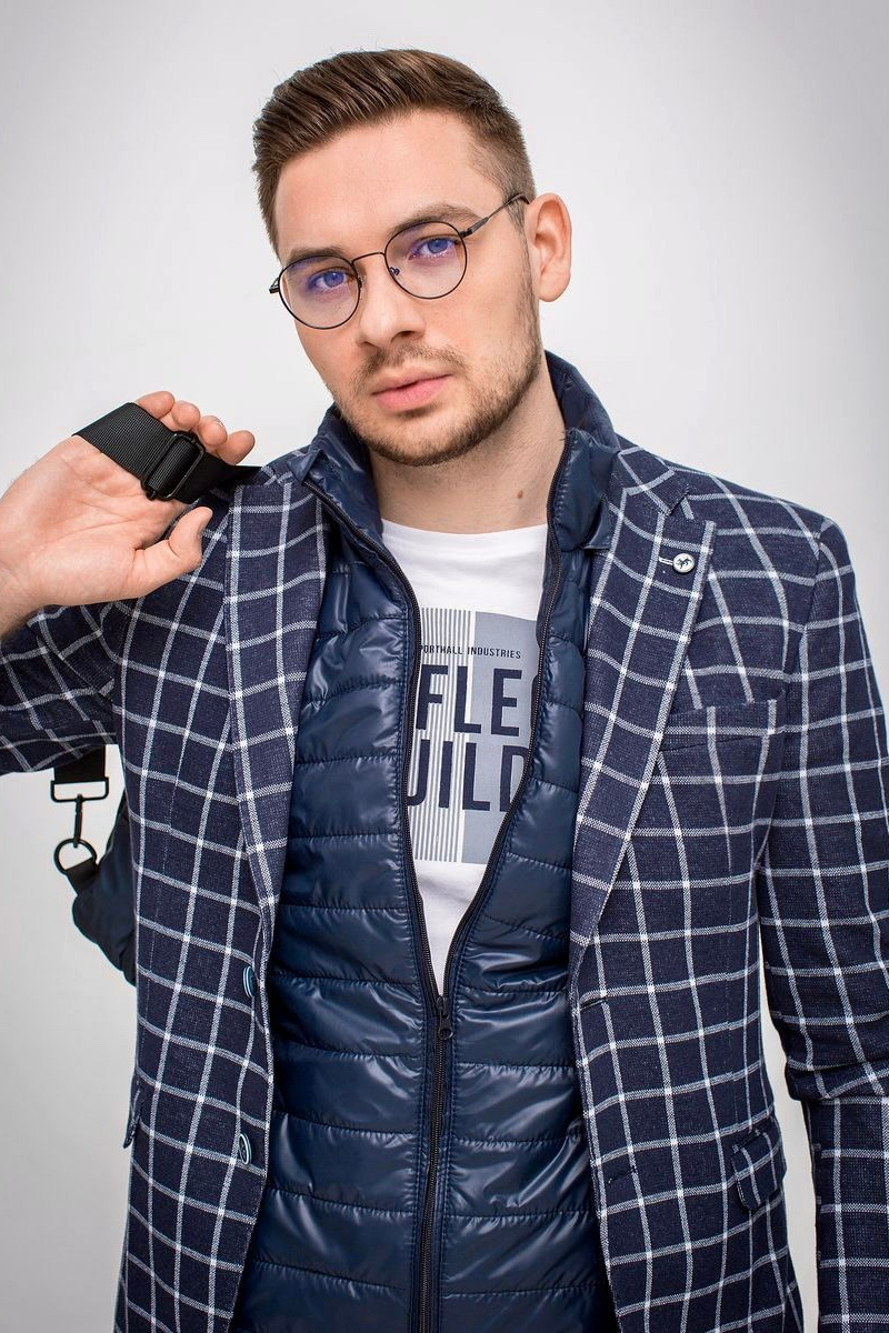 Модели для каталогов. База моделей для каталожной и рекламной съемки. ТМ Продакшн — Съемка для маркетплейсов в Москве