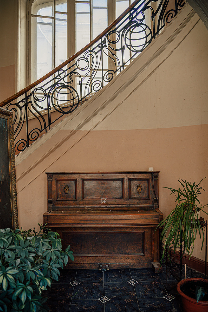 Саввинское подворье в Москве. Фотограф и искусствовед в Туле и Санкт-Петербурге Нелли Некрасова