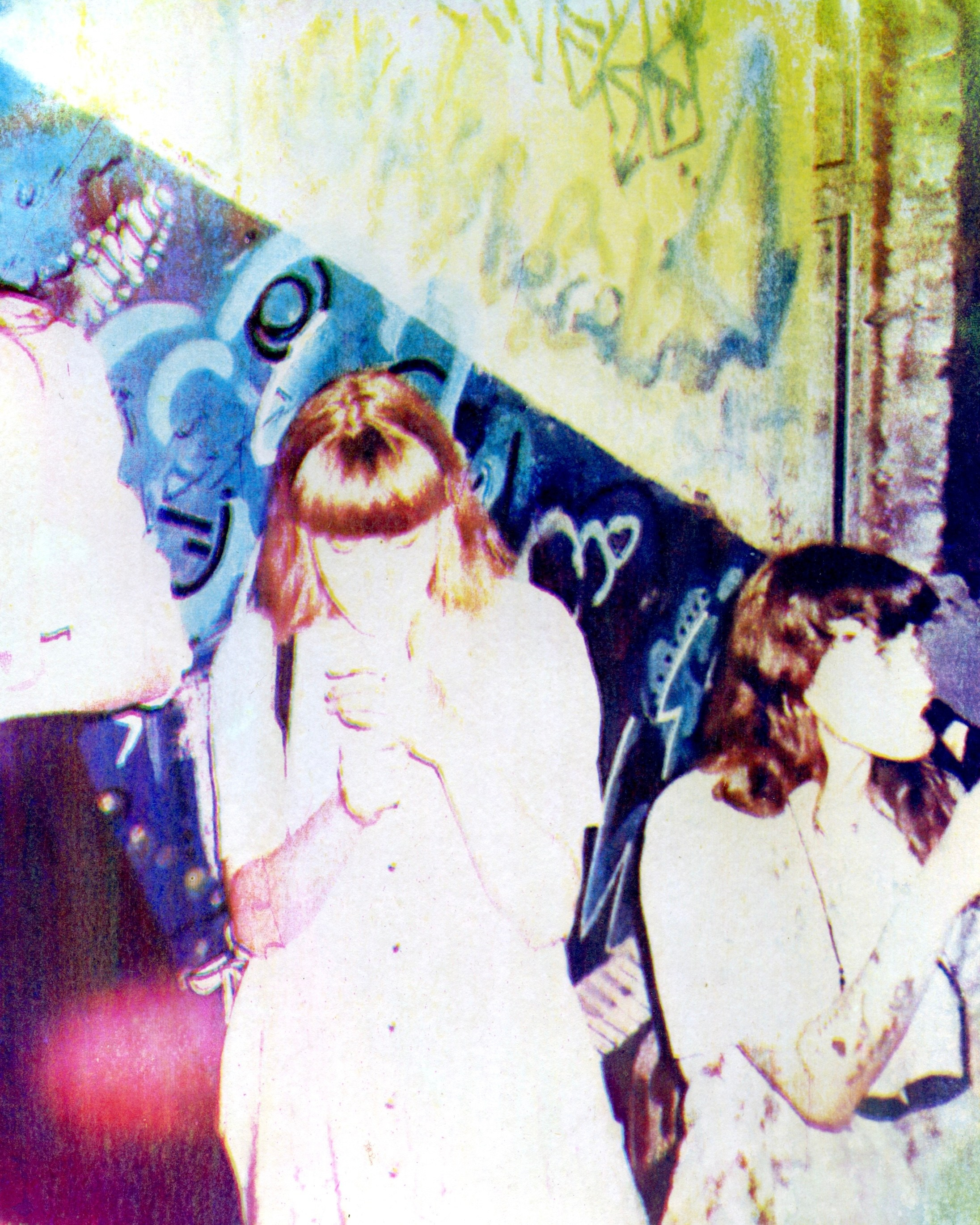 Липкий пол [книга]. Аня белка — художница и фотограф