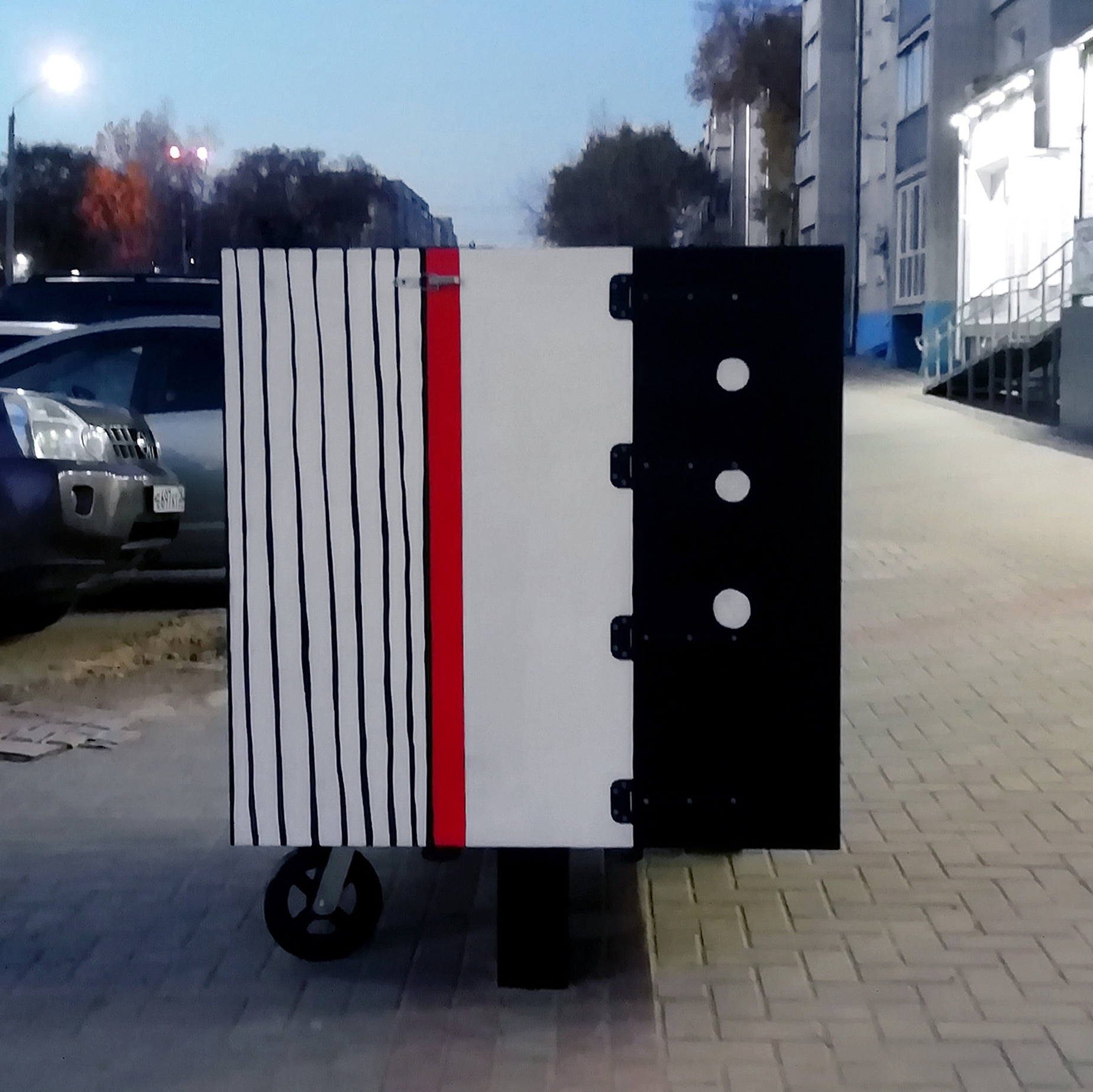 Шкаф. Художник Рыбак Николай