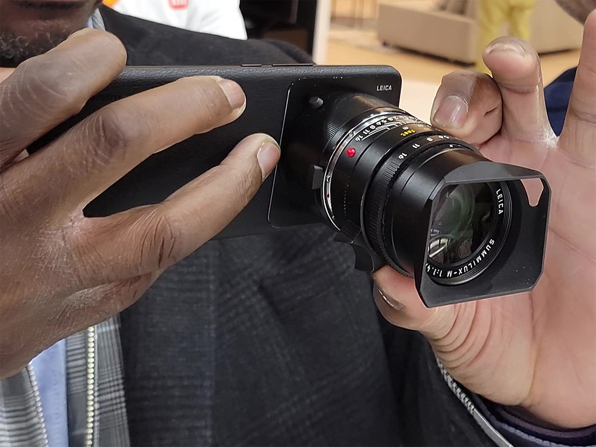 Смартфон со сменными объективами на MWC. Фотограф — видеограф в Москве Дмитрий Менделеев