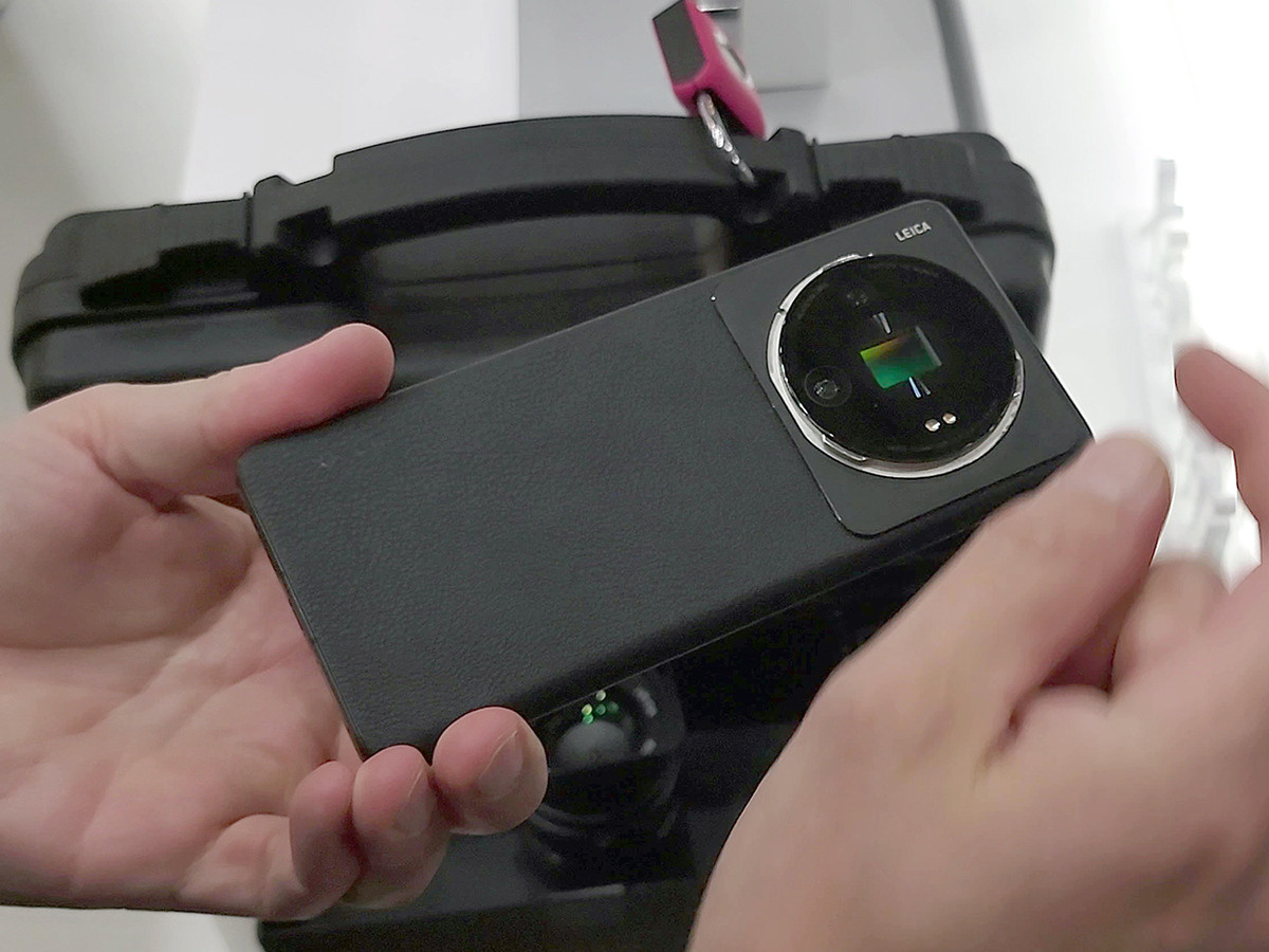 Смартфон со сменными объективами на MWC. Фотограф — видеограф в Москве Дмитрий Менделеев