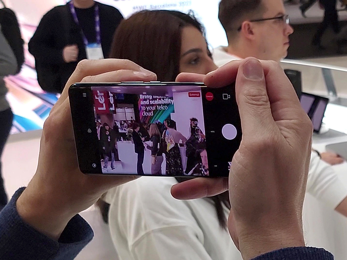 Смартфон со сменными объективами на MWC. Фотограф — видеограф в Москве Дмитрий Менделеев