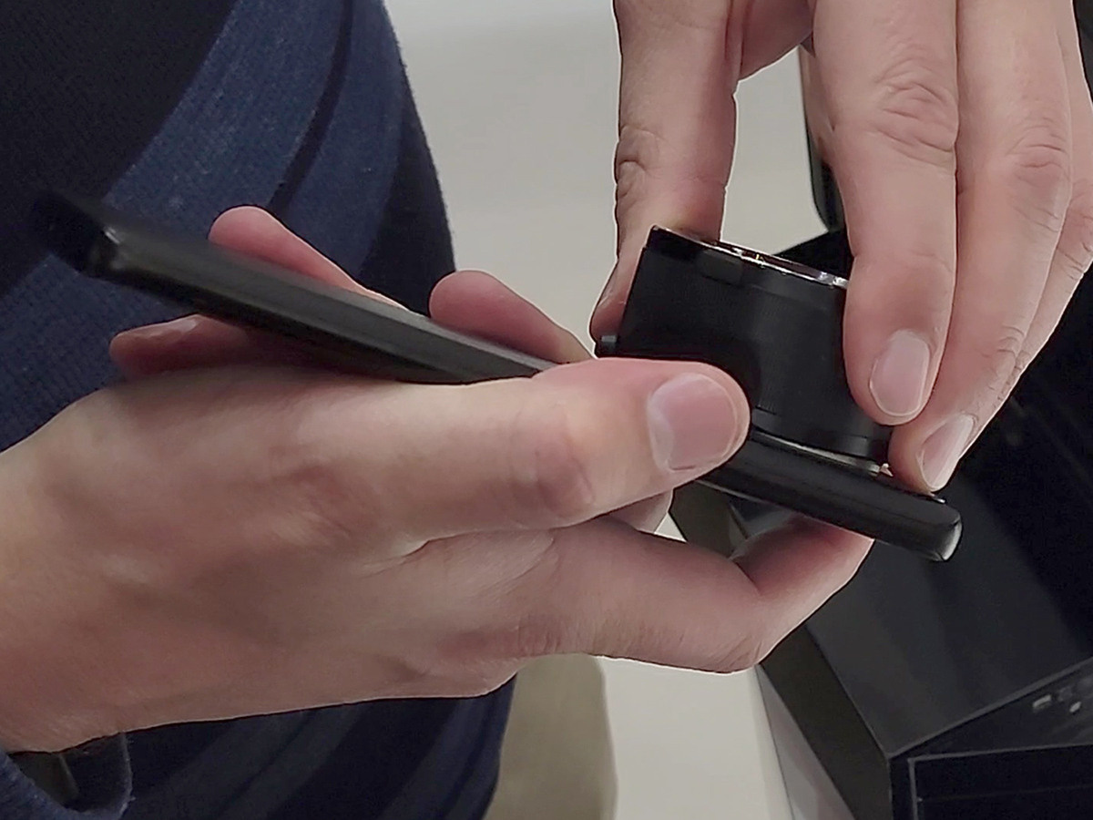 Смартфон со сменными объективами на MWC. Фотограф — видеограф в Москве Дмитрий Менделеев