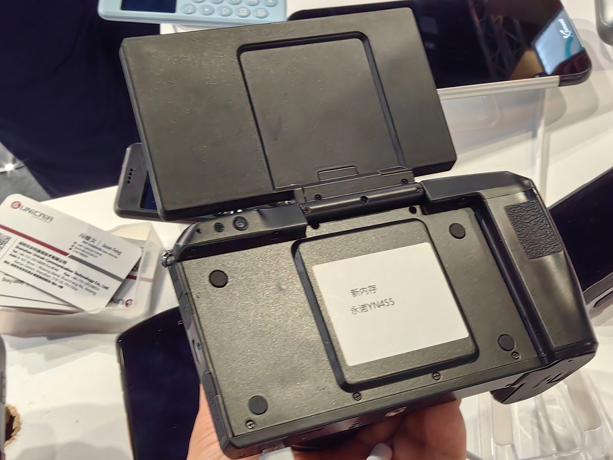 Смартфон со сменными объективами на MWC. Фотограф — видеограф в Москве Дмитрий Менделеев