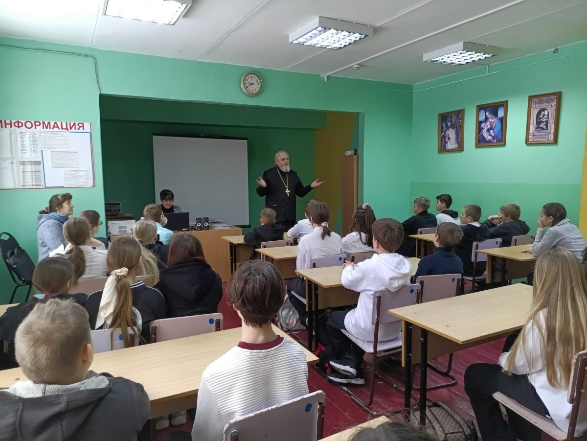 Храм в Жасминном наладил контакт со школой. Северное благочиние Саратовской епархии