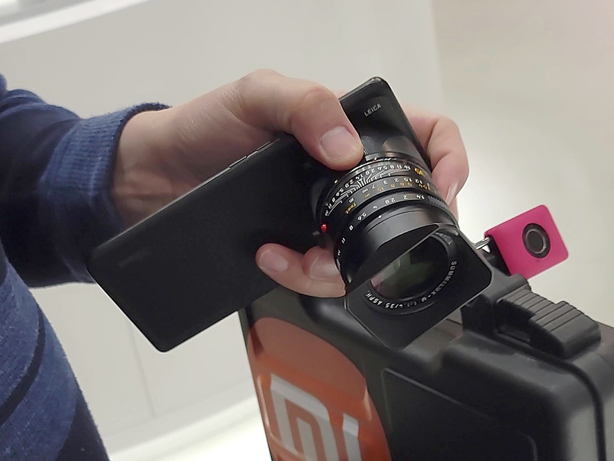 Смартфон со сменными объективами на MWC. Фотограф — видеограф в Москве Дмитрий Менделеев