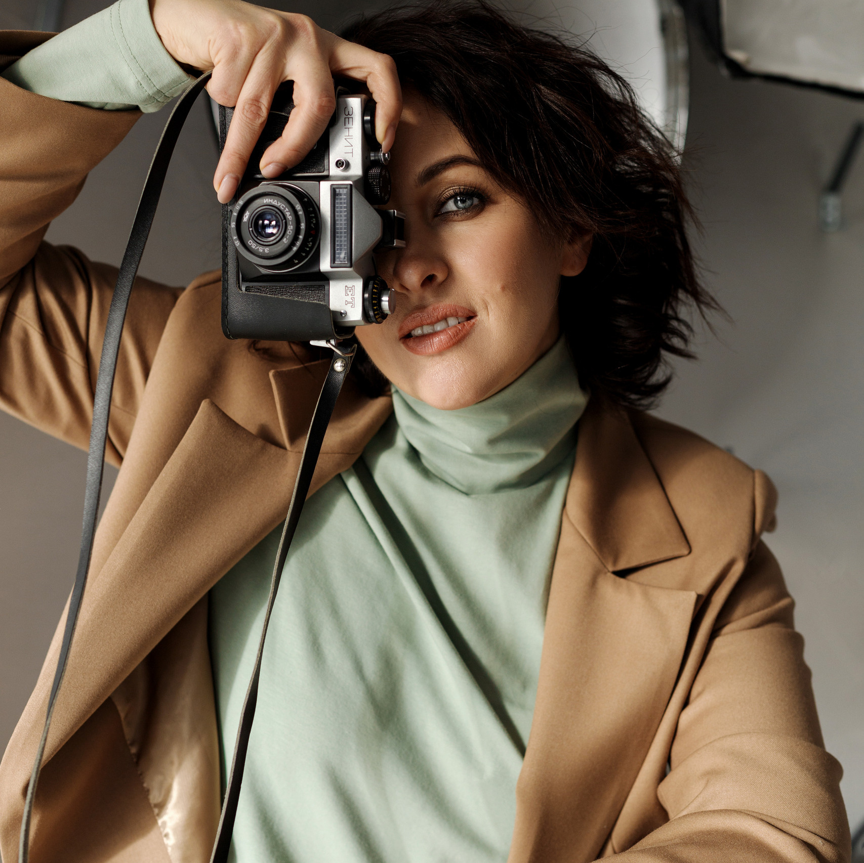 ТОП-фотограф региональных глянцевых изданий (Fashion Collection, Free Time, GL)Фотограф-международник: география: Италия,Франция, Голландия, Бельгия, Германия, Польша, Азия.ТОП-фотограф жанра lifestyle. Работаем над имиджемведущих самарских блоггеров, бизнесменов, брендов в&nbsp;Instagram.