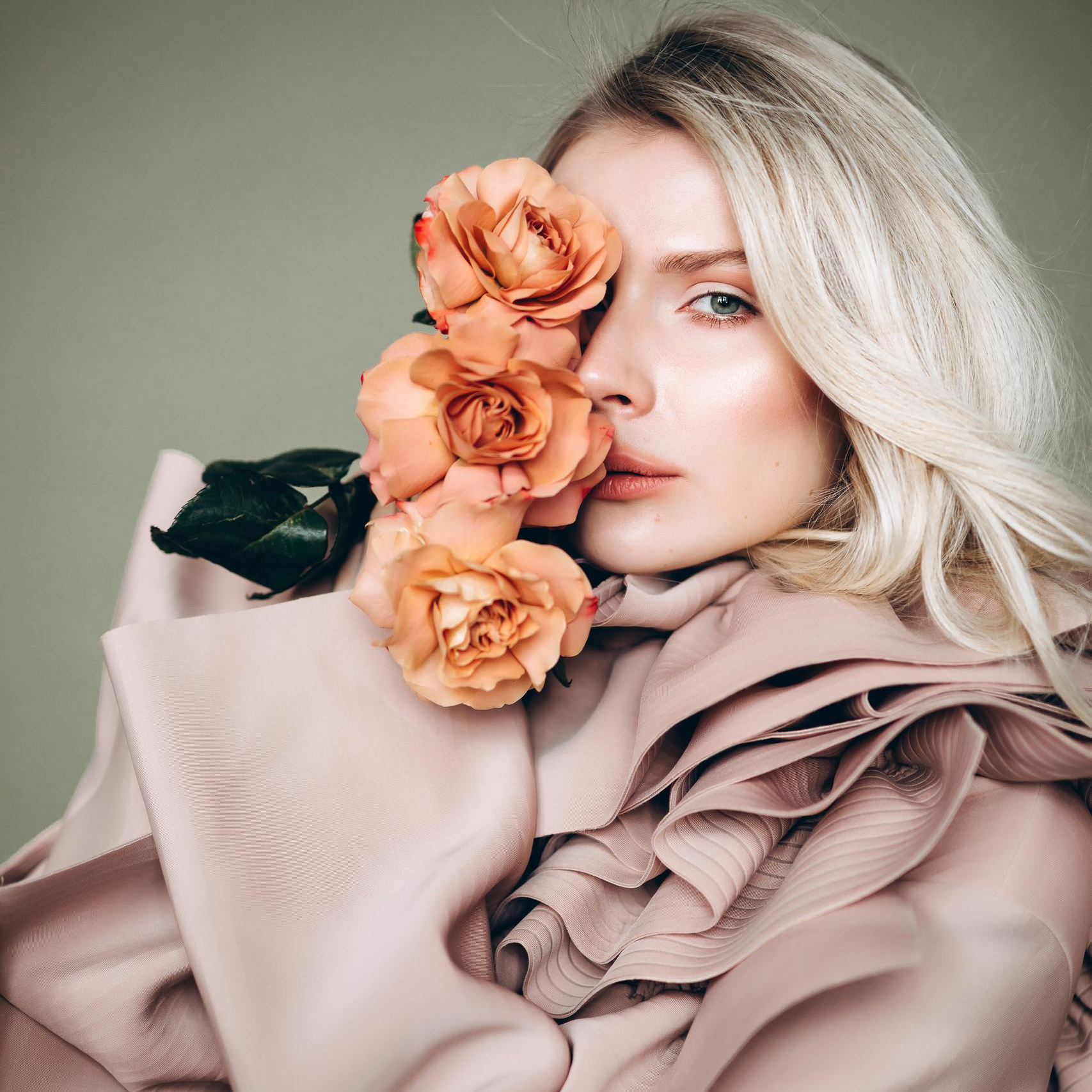 Женская фотосессия с цветами