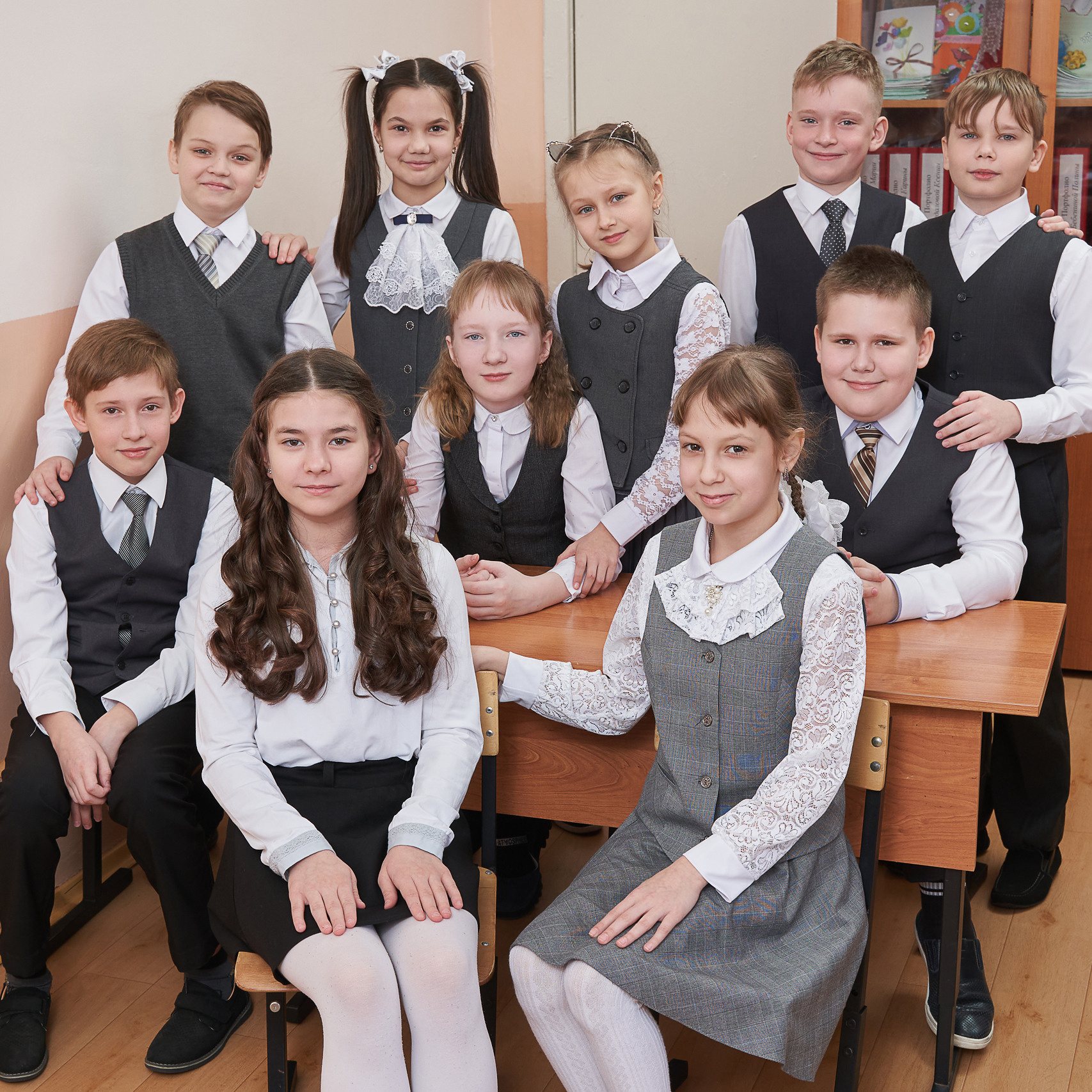 Выпускные альбомы 4 класс в Заволжье и Городце. Школьный фотограф. Фотограф в Заволжье Алексей Шабалин