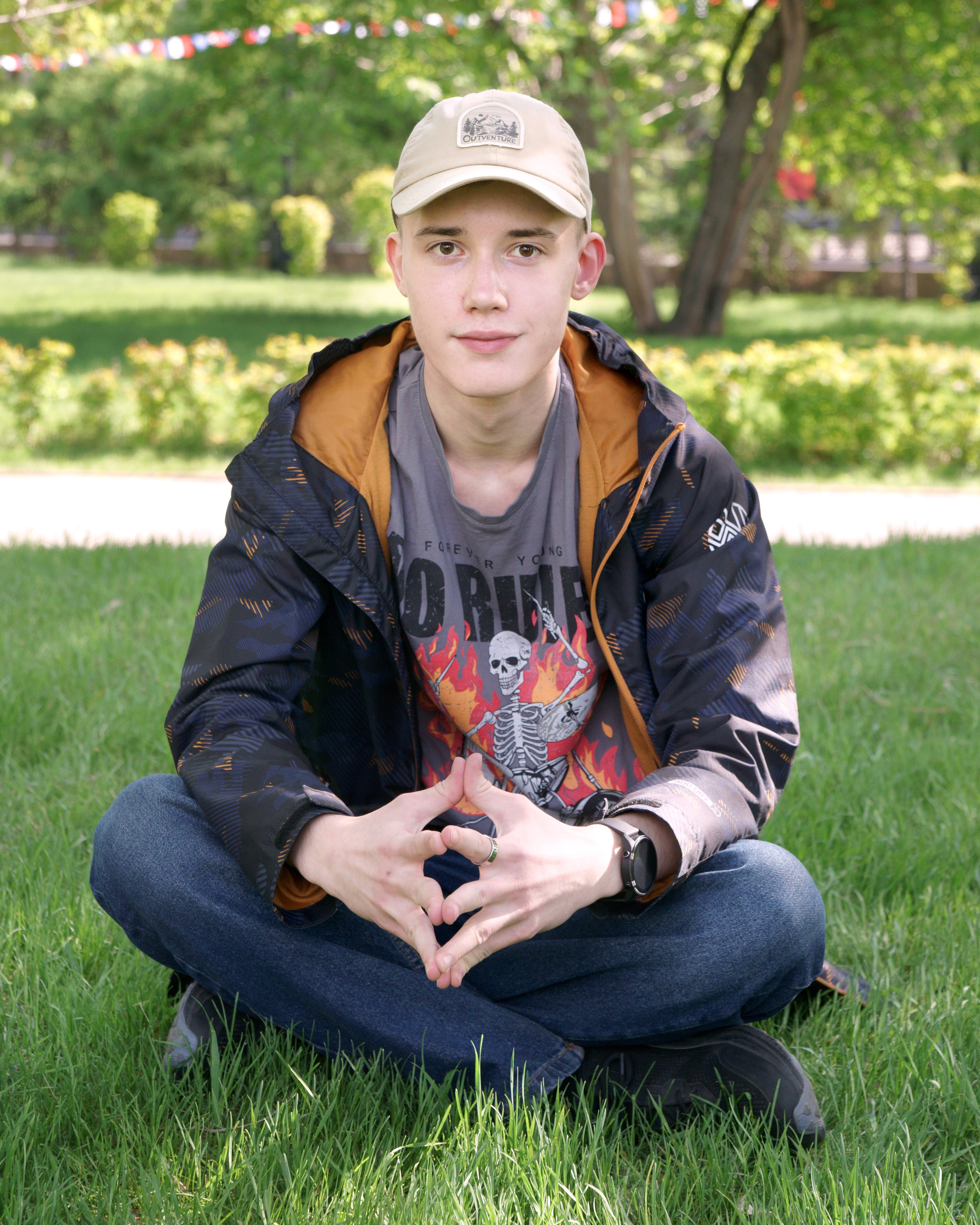 Выпускник старшей школы - весенняя сьемка - портрет