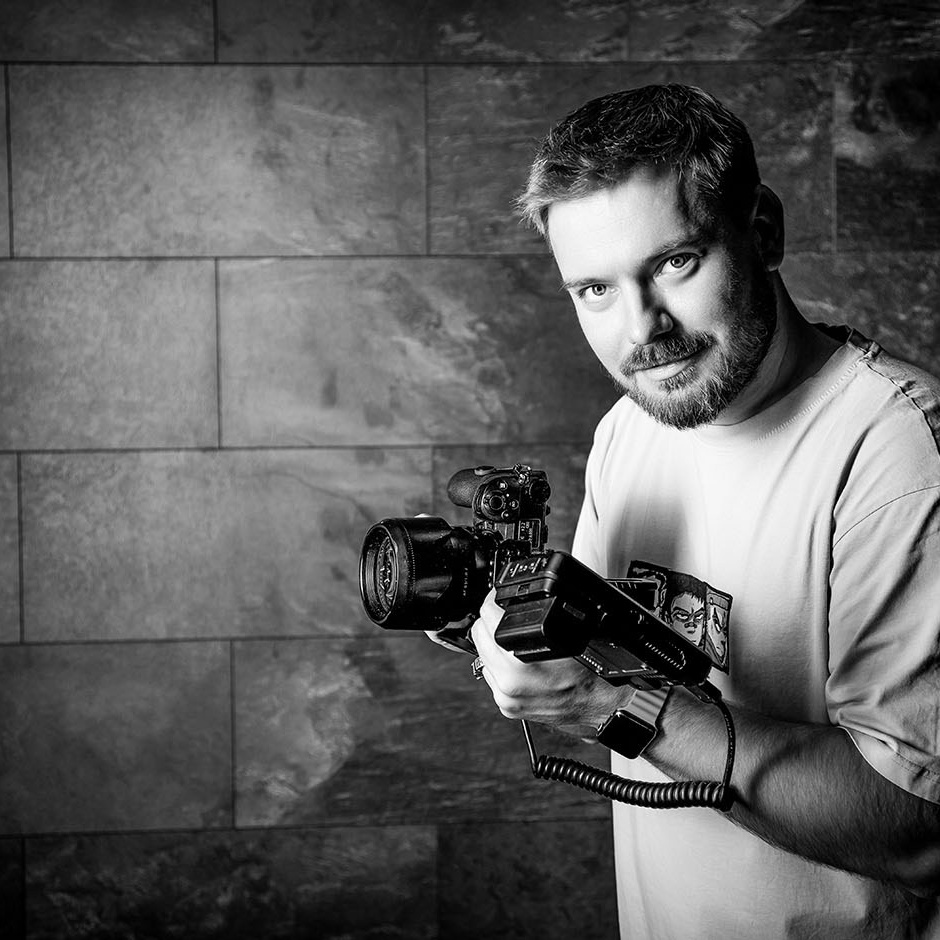 Фотосессия на выпускной в студии FOTOGEN в Краснодаре | выпускной портрет для альбома