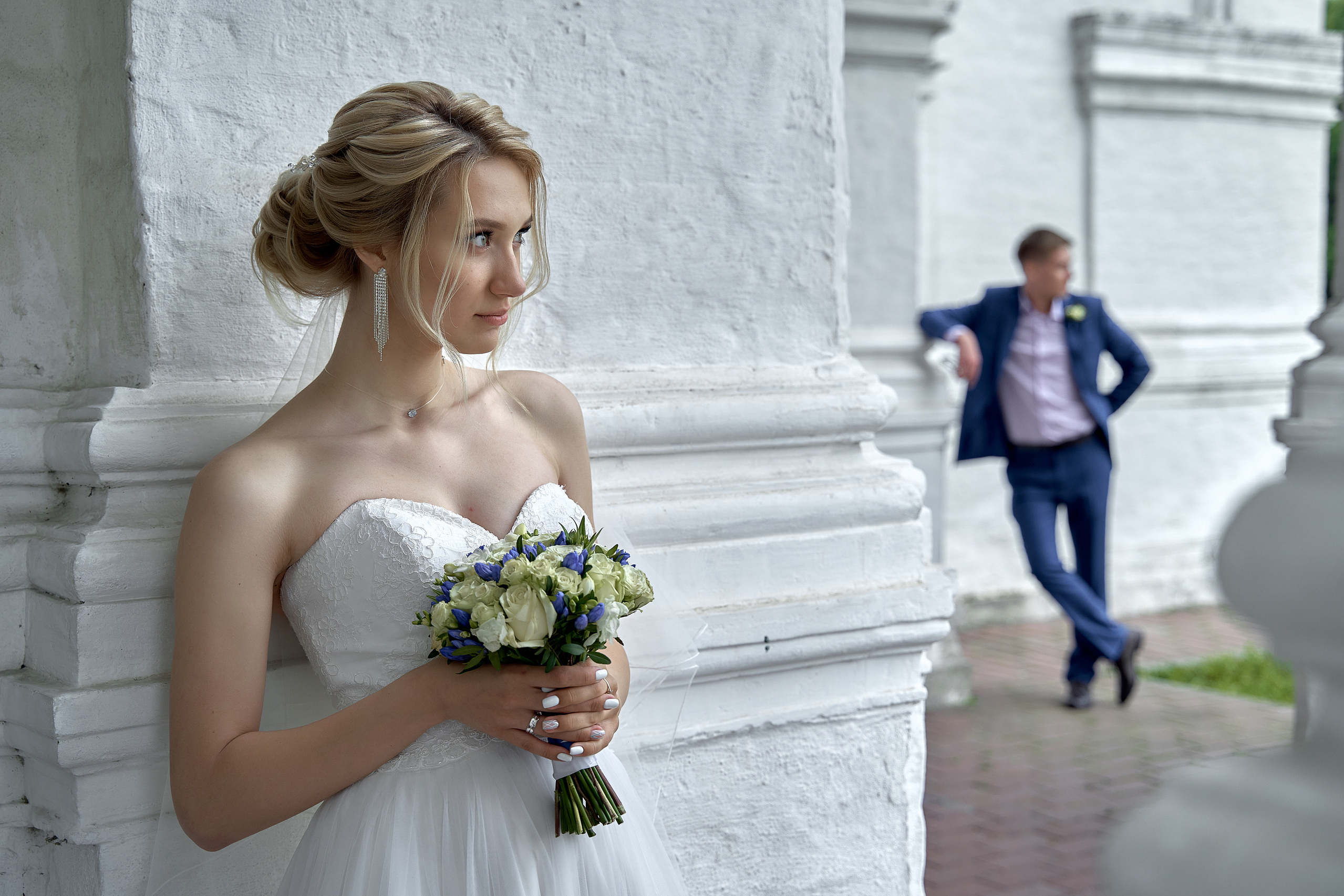 Жених и невеста в парке Коломенский.Свадебный фотограф в Москве Сергей Гаварос.