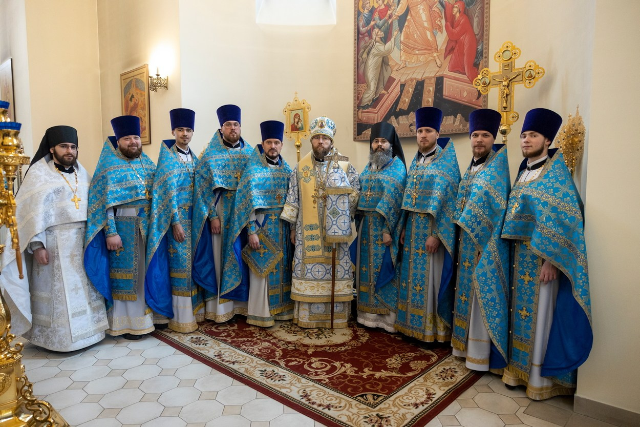 Благочинный сослужил Митрополиту Игнатию храме святителя Спиридона. Северное благочиние Саратовской епархии