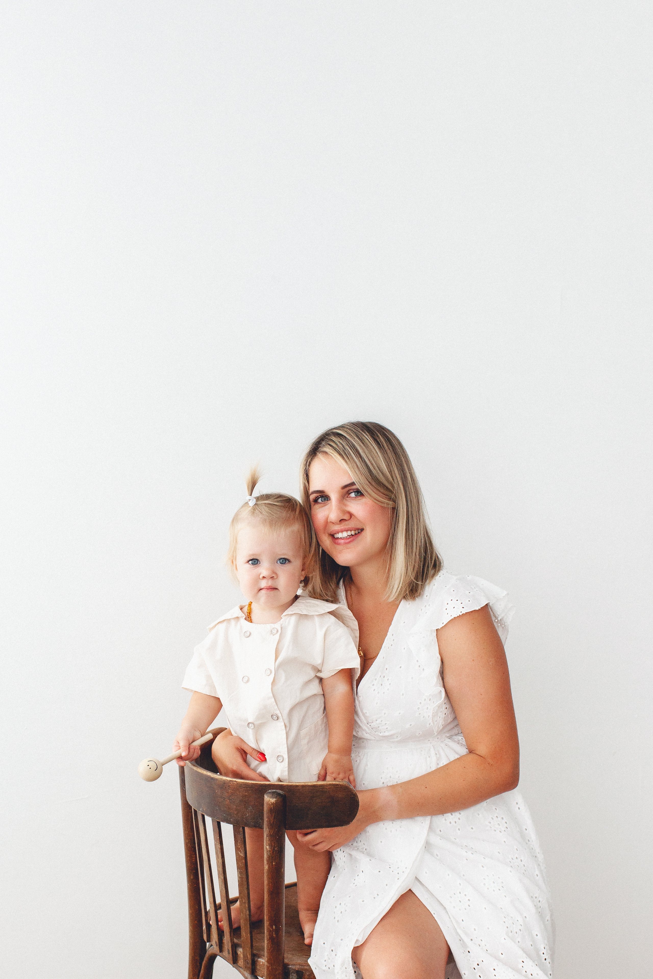 Мира с мамой и папой в Маленькой студии. Детский фотограф в Самаре