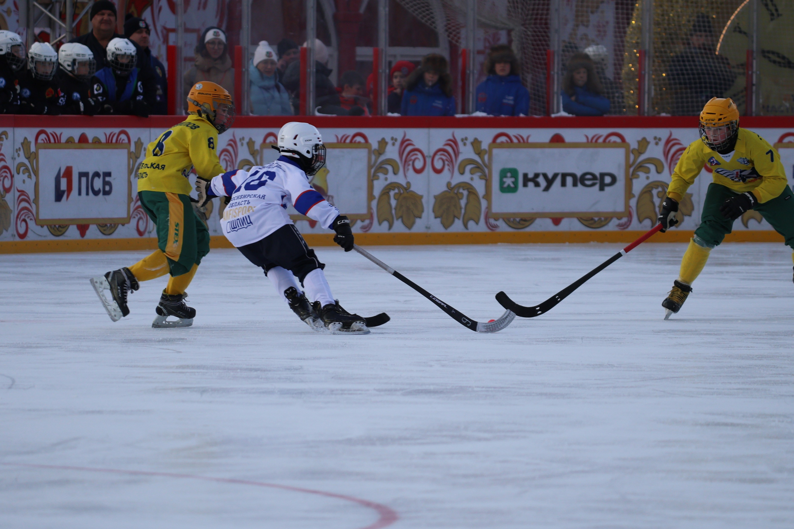 Хоккей с мячом на Красной площади