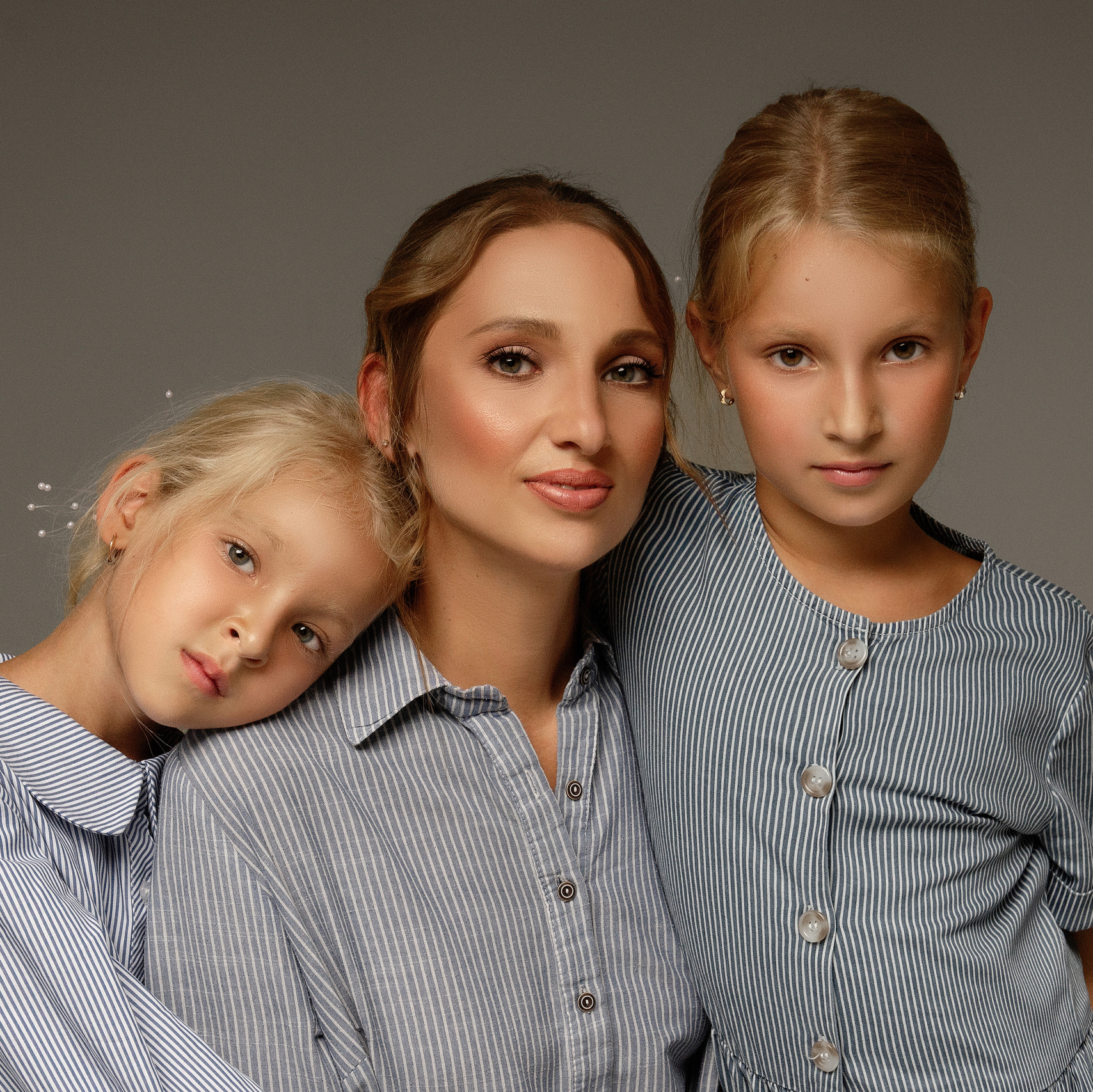 мама с двумя дочками