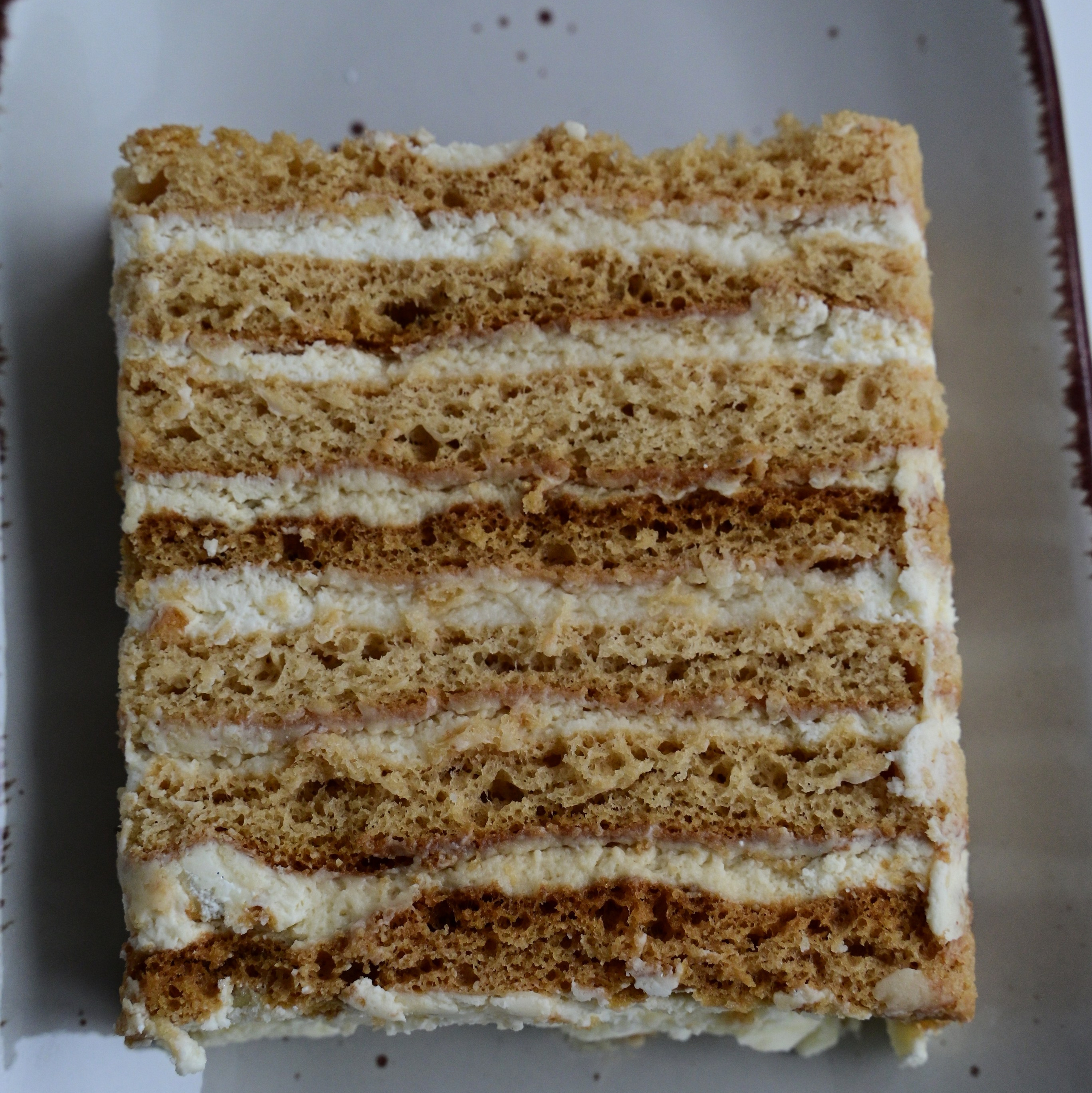 Разрез торта Медовик