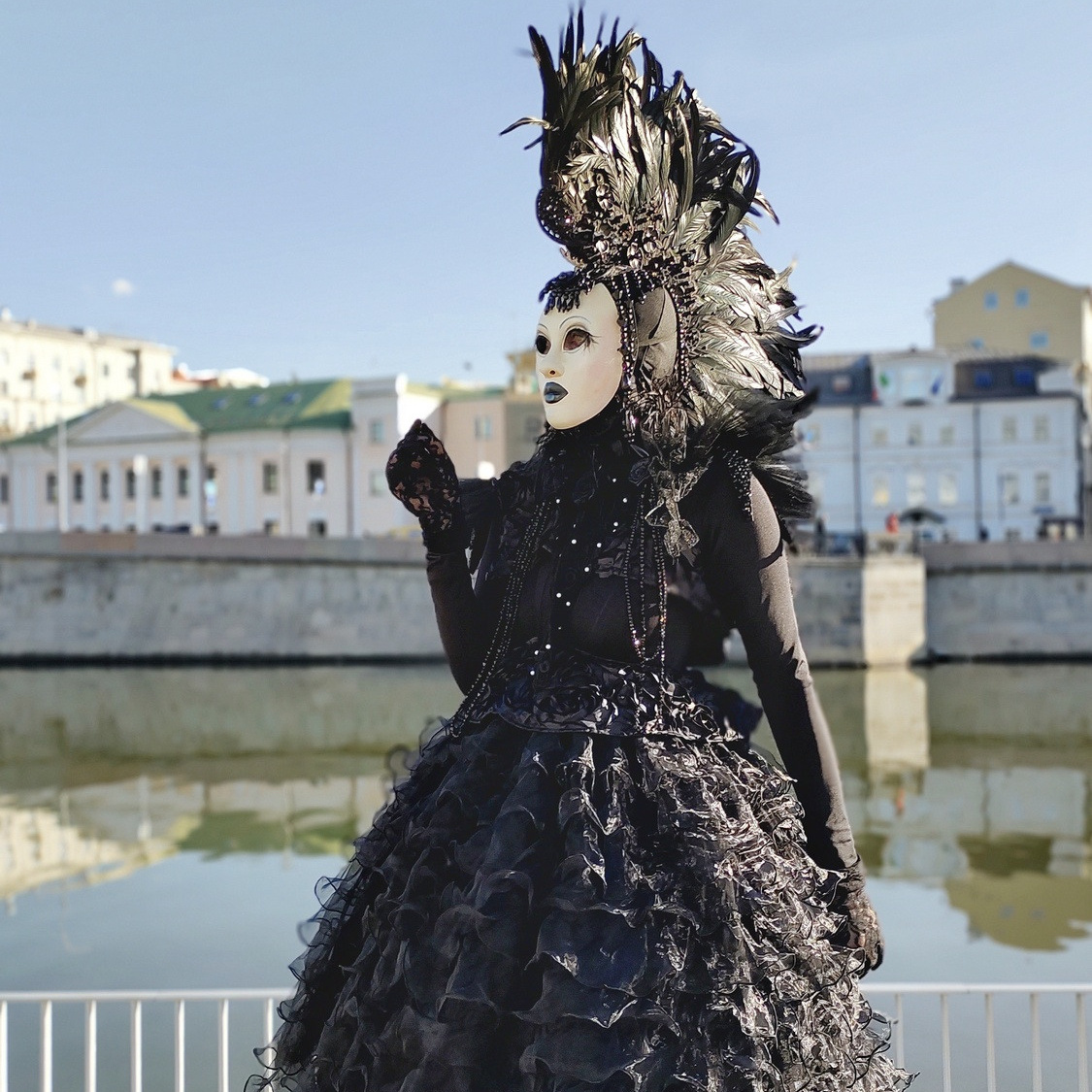 Персонаж Ворона на встречу гостей и раус на празднике Хэллоуин.