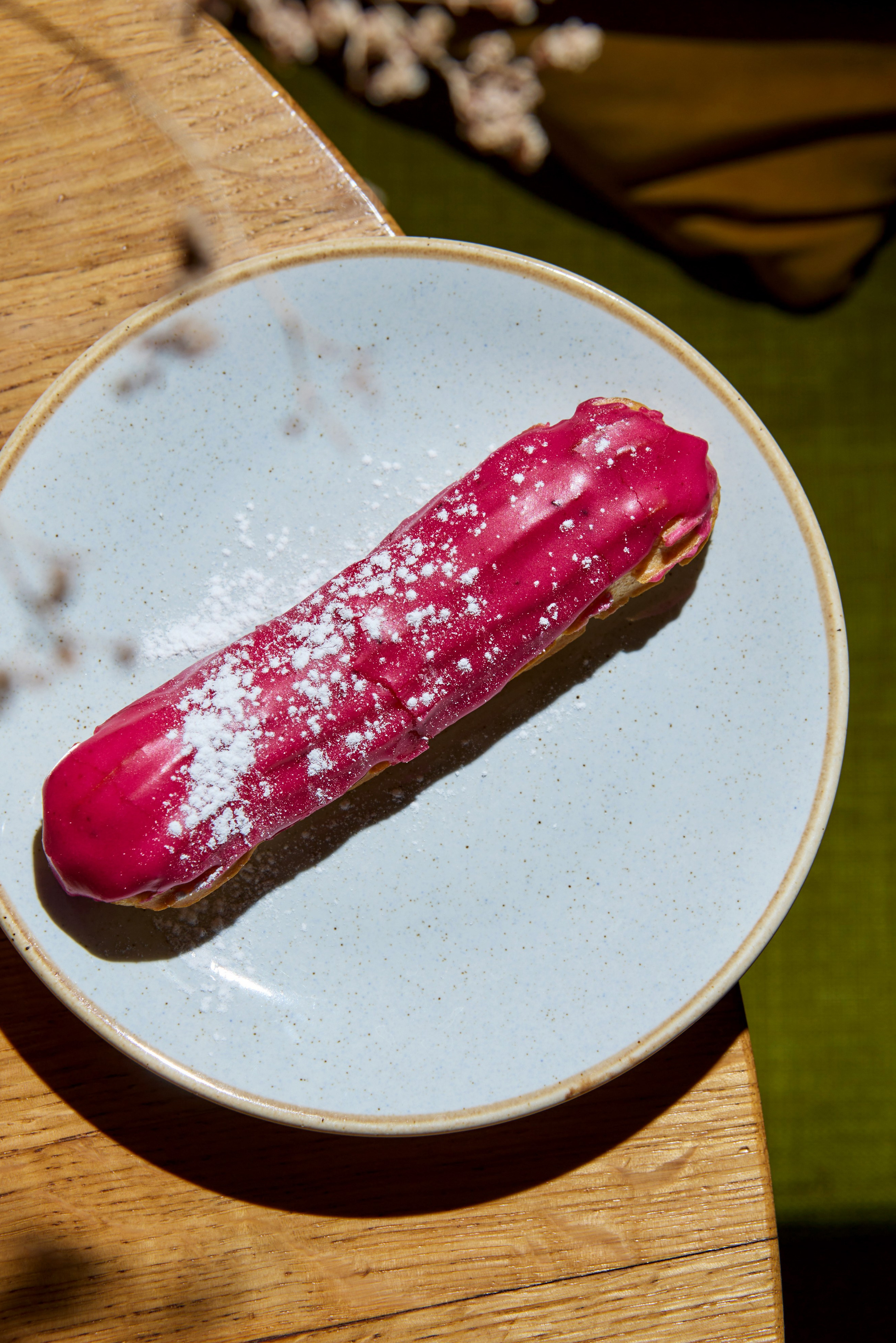 Вкусные десерты в Смоленске — заказать сладости в кафе EATON. Кафе EATON в Смоленске — еда и кофе в ТРЦ «Макси»