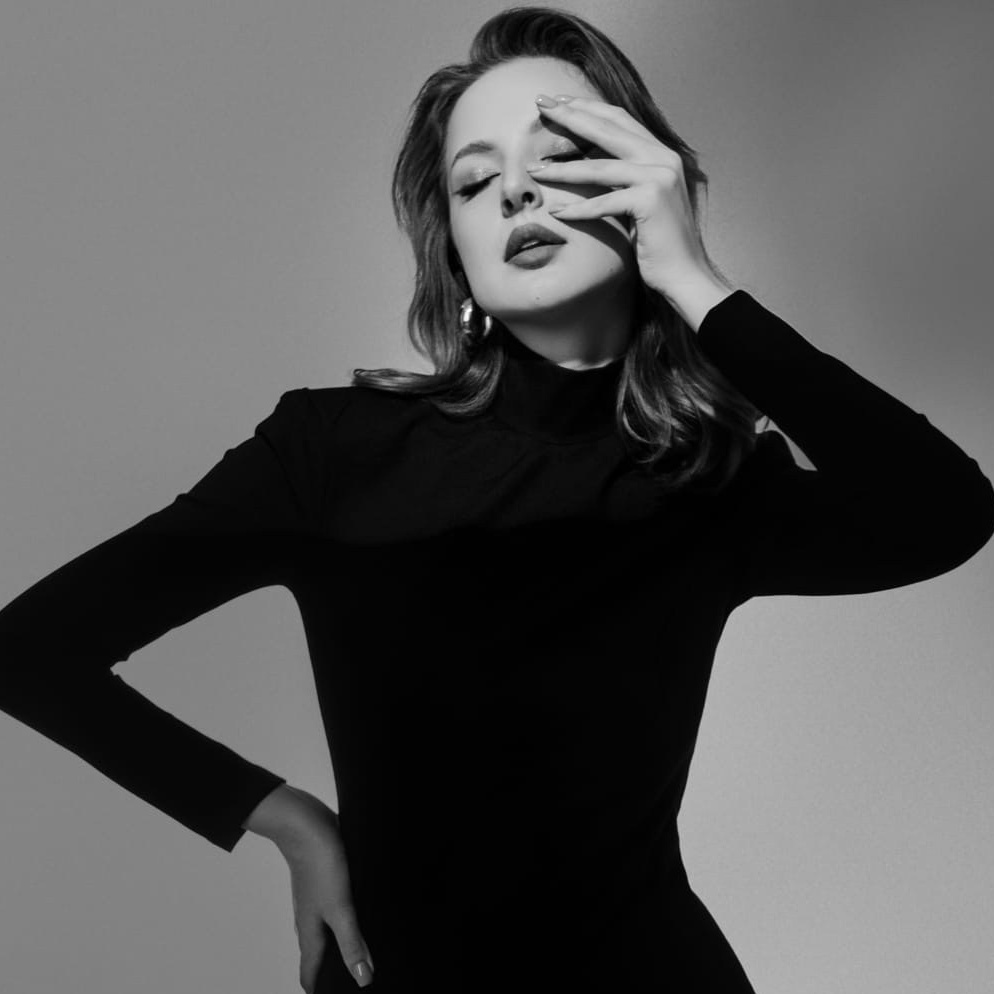 Разнообразие текстуры. Собранные прически в стиле «бохо». Студия макияжа и прически V-Style