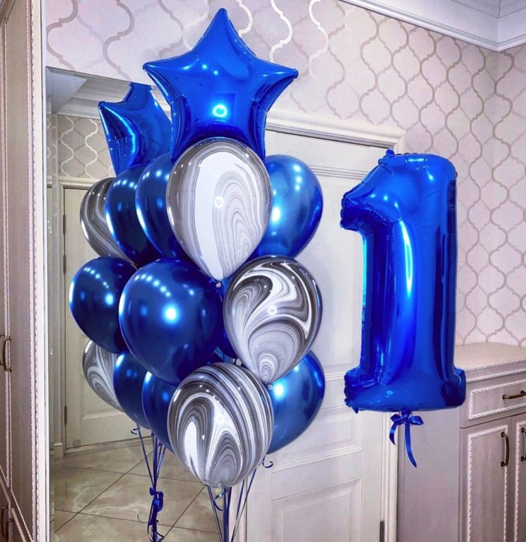 Шары с синими цифрами. Студия праздничного декора