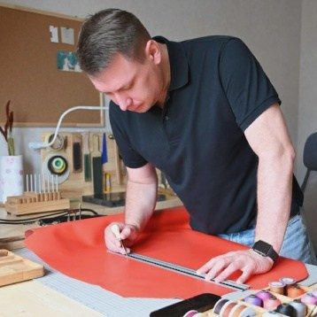 Контакты. Частный мастер — дизайнер по созданию аксессуаров из кожи Олег Шарыгин