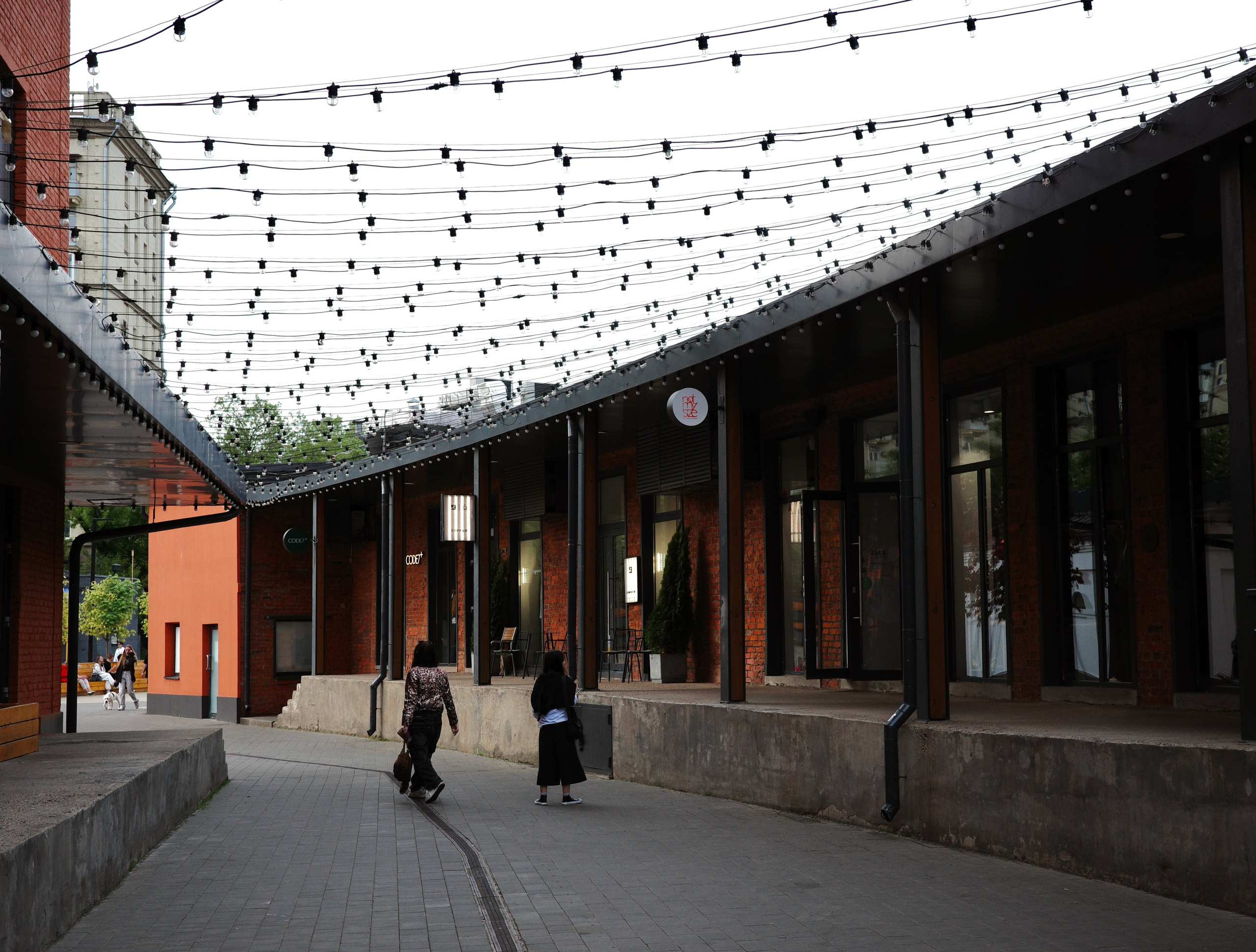 Фотопрогулка по Дизайн-заводу (бывш. «Flacon») и арт-пространству «Хлебозавод» на Дмитровской. Проект «Фотокладовка»: блог уличной фотографии в формате street photo