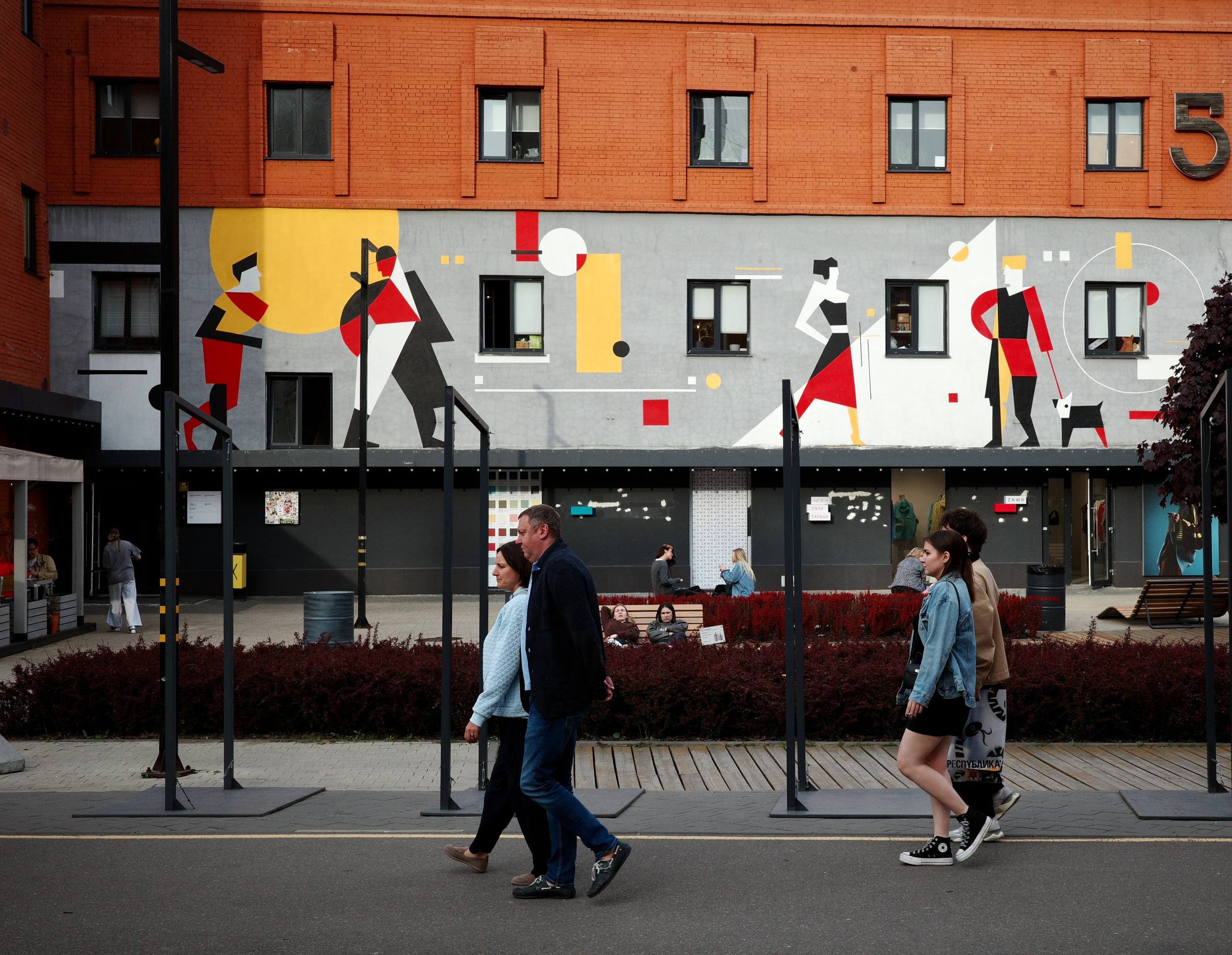 Фотопрогулка по Дизайн-заводу (бывш. «Flacon») и арт-пространству «Хлебозавод» на Дмитровской. Проект «Фотокладовка»: блог уличной фотографии в формате street photo