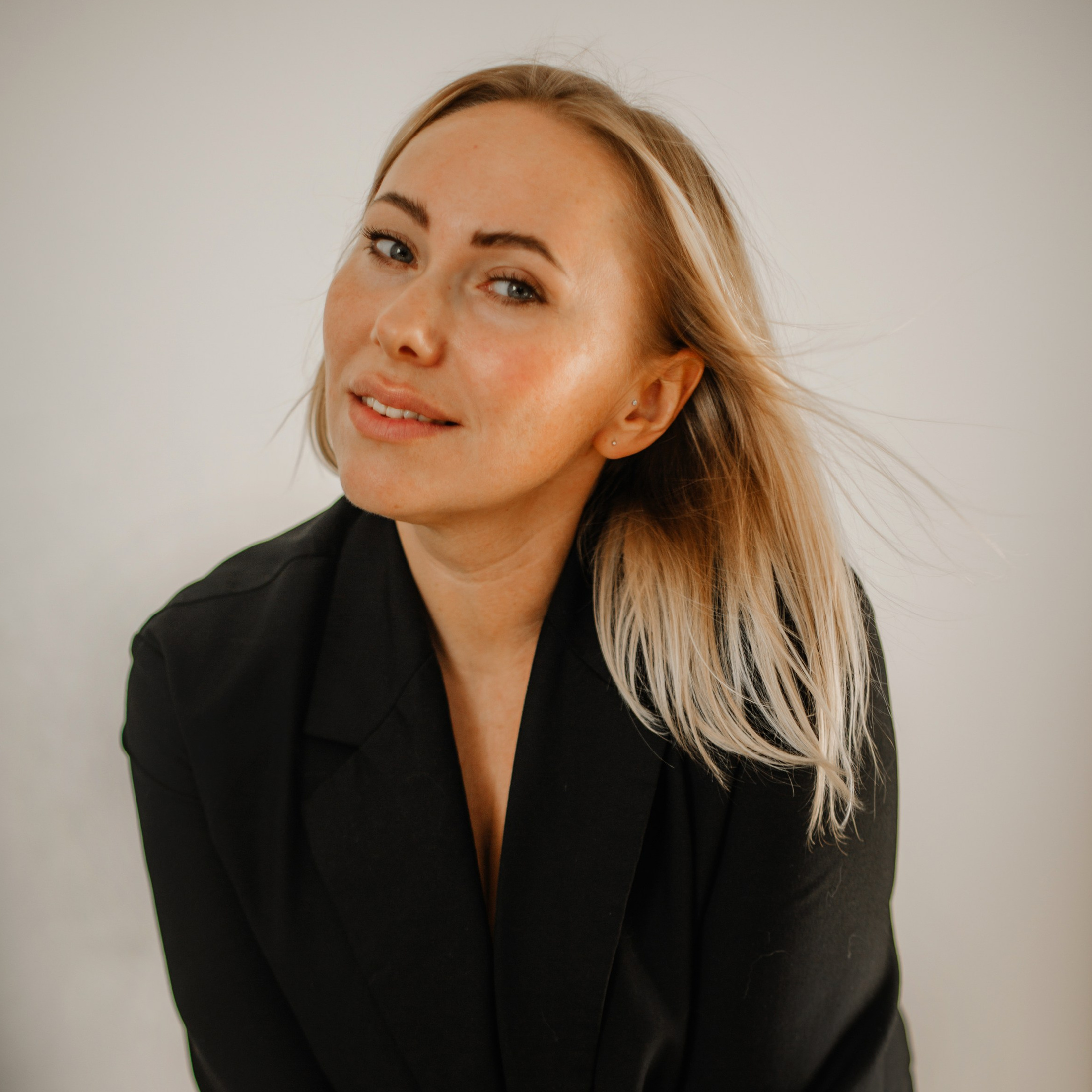 Контакты. Фотограф Алёна Дарьина