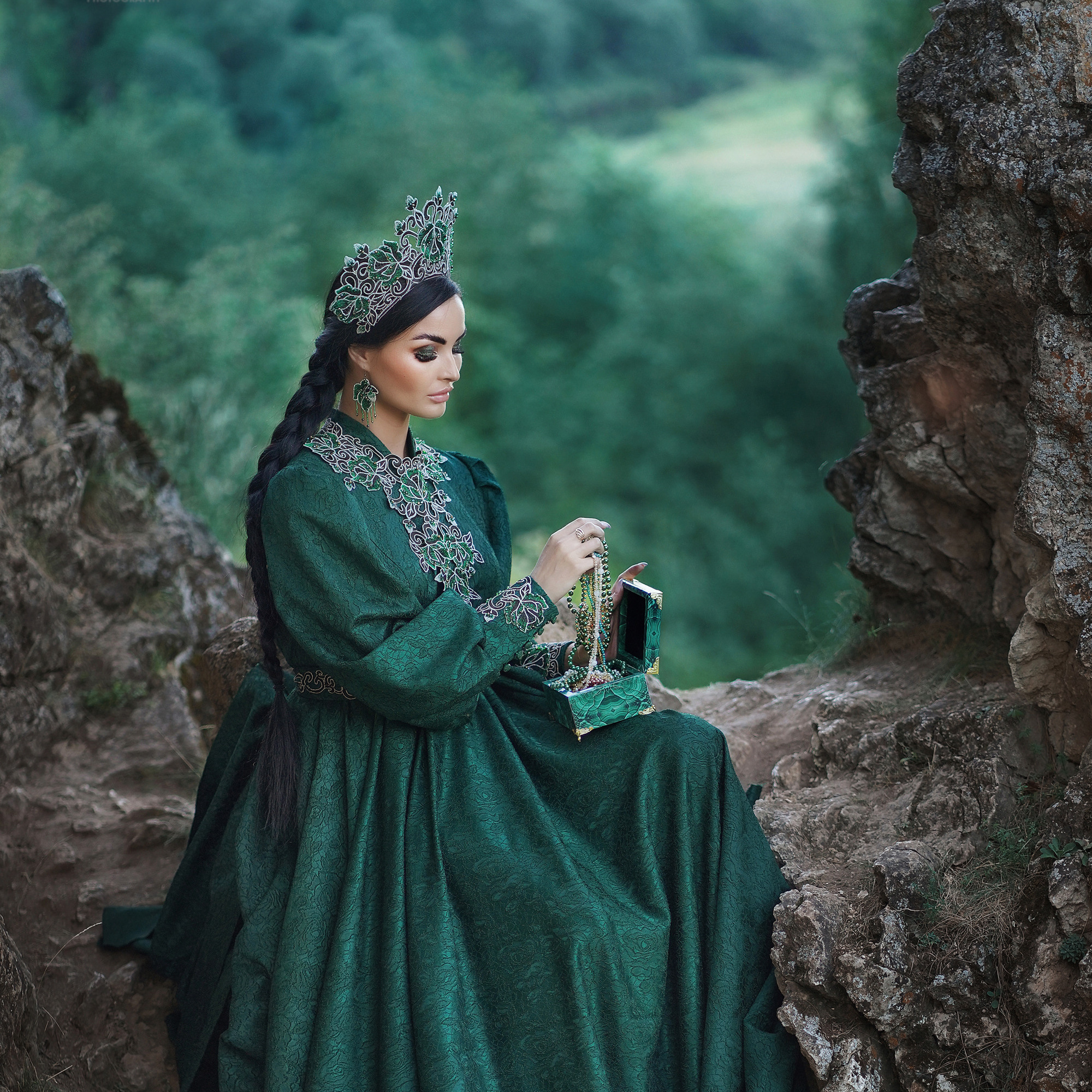 девушка на скалах