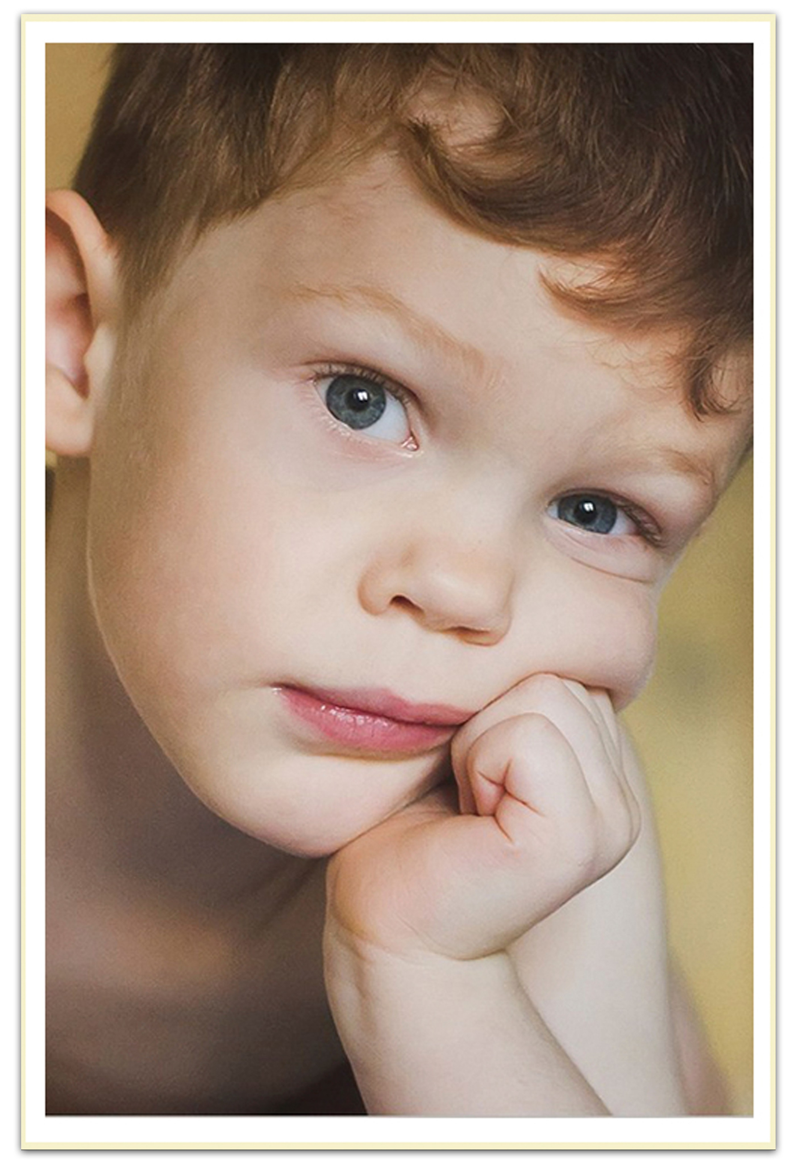 Детская фотосъемка дома - портрет мальчика.