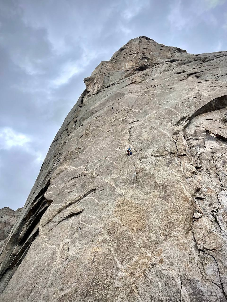 Perestroyka Crack свободным лазаньем. “Steel Angel”: women’s climbing award