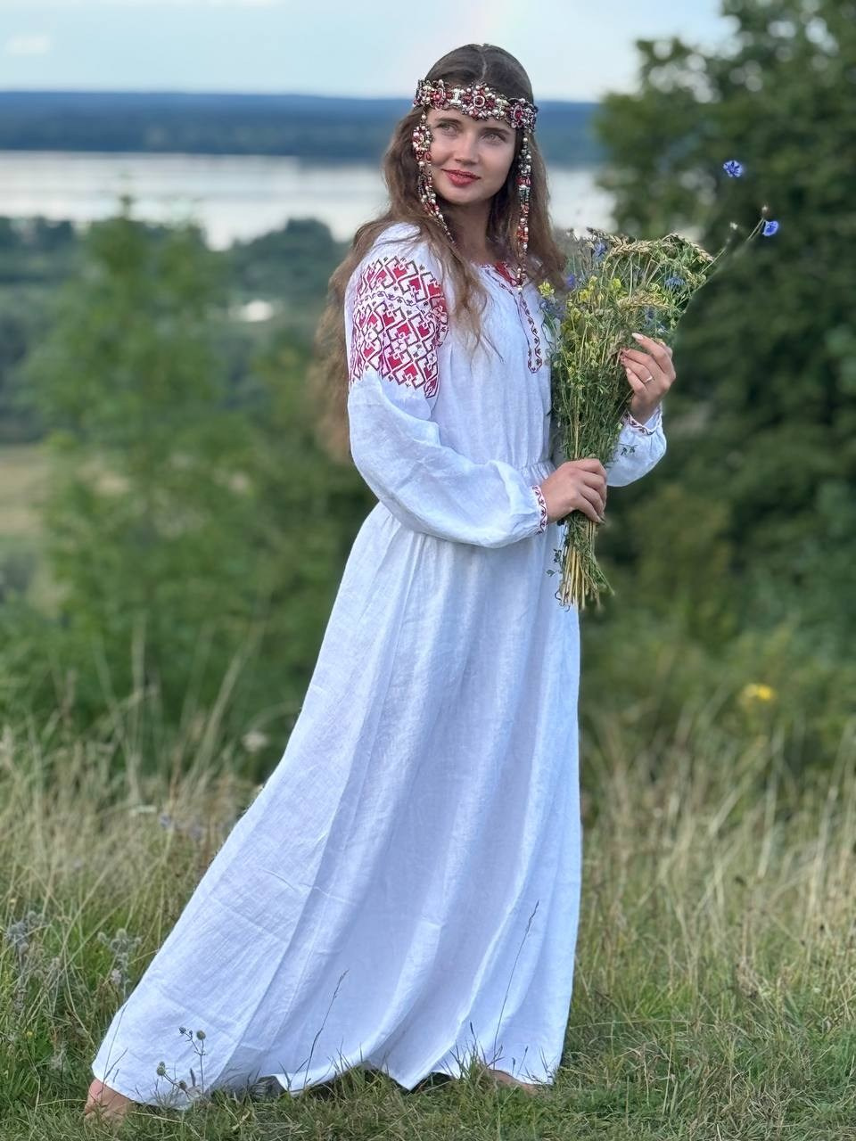 Современная славянская и русская одежда с традиционной вышивкой. Русская и славянская одежда. Современна русская одежда