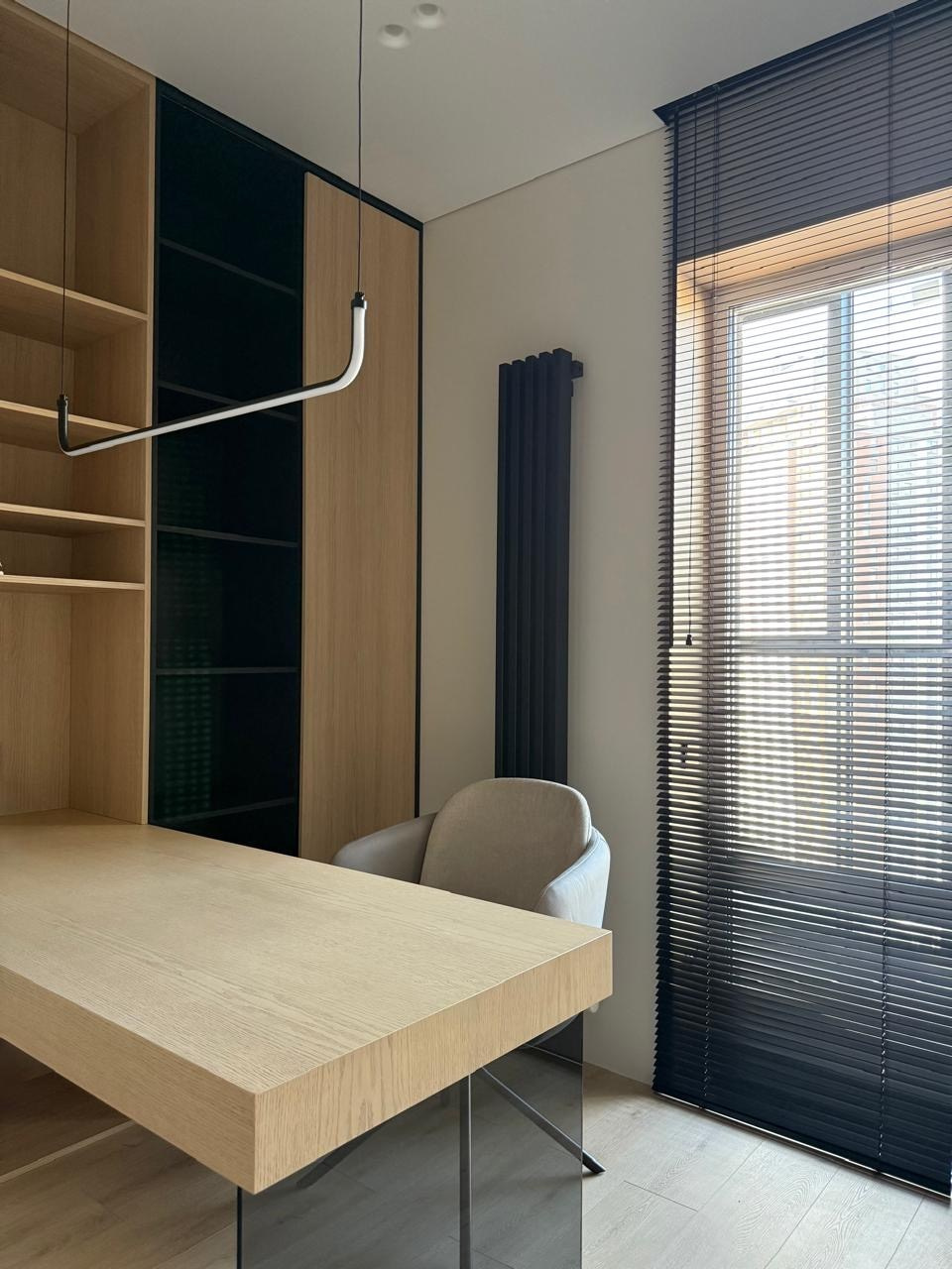 ЖК Екатерининский парк. Дизайн студия, занимаемся разработкой Дизайн проектов, реализацией проектов под ключ. Мы находимся в городе Екатеринбург. Зовут Рената