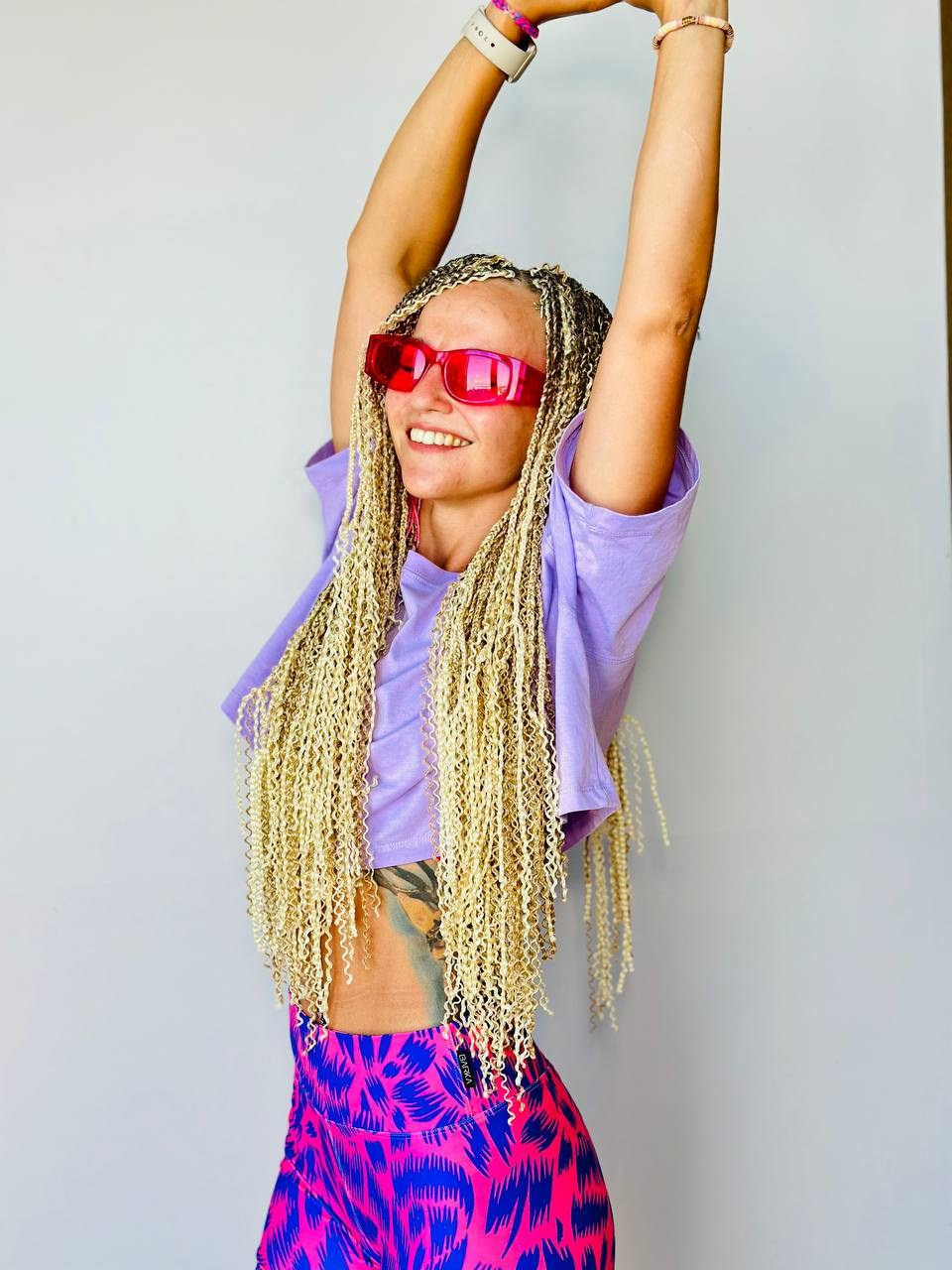 Плетение афрокос, дред, брейдов