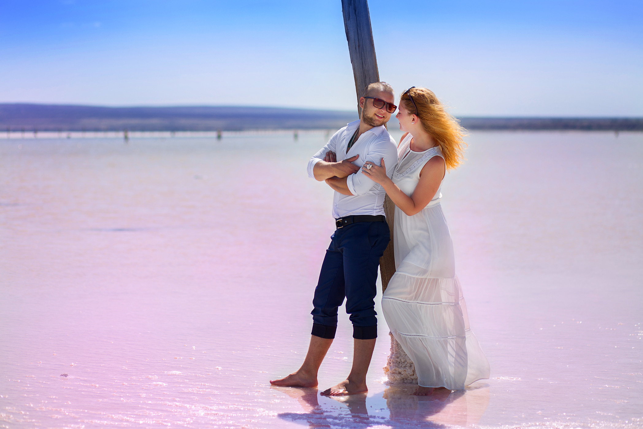 Love story фотосессия на розовом соленом озере Баскунчак