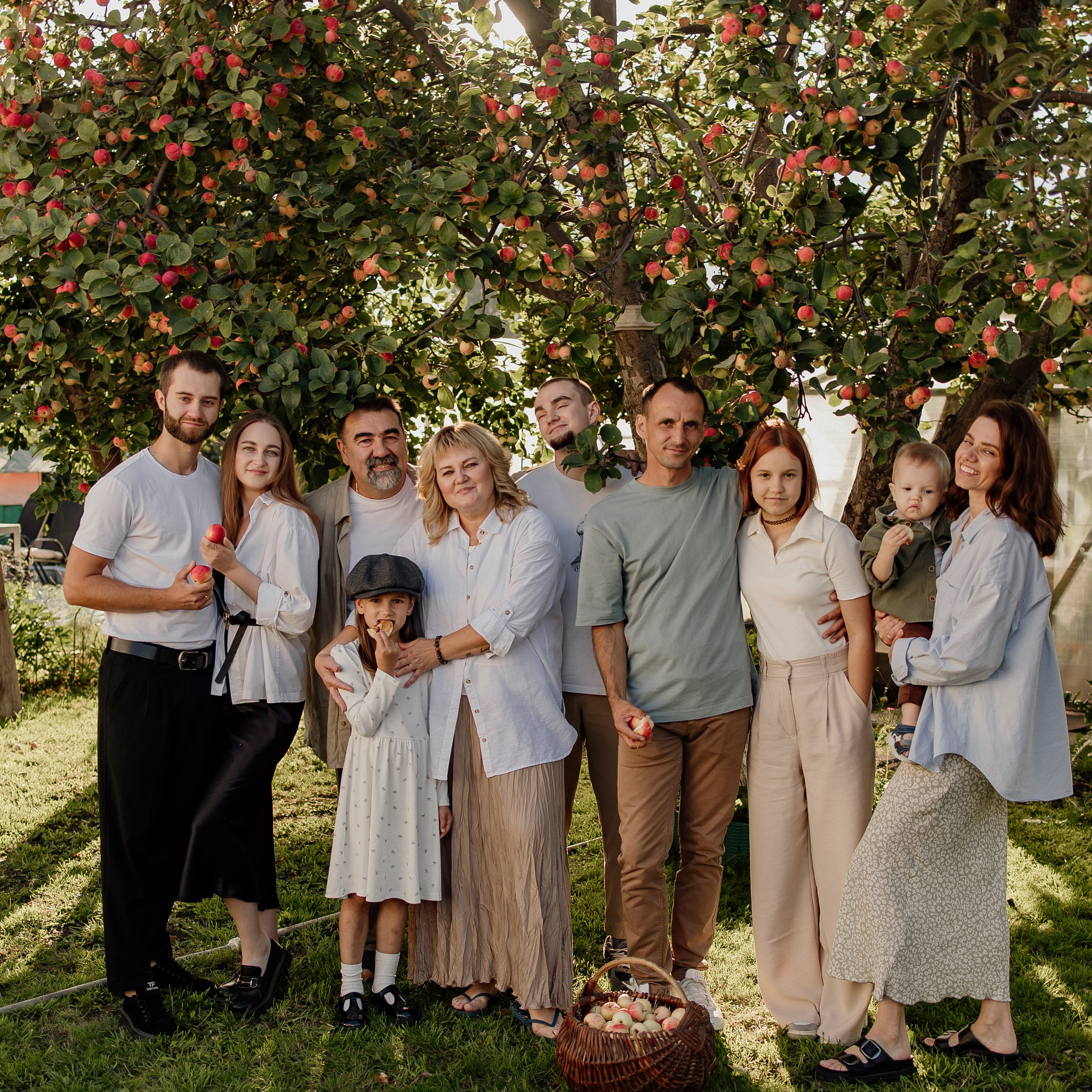 Семейная и персональная фотосессия. Фотограф Авилова Дарья ● Тюмень● Съемка больших семей ●Архив поколений