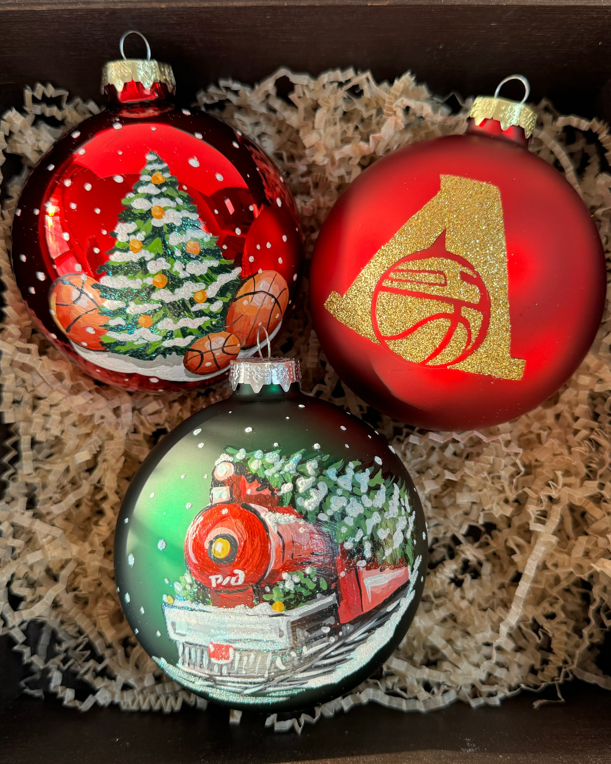 Портфолио — Локомотив. Художественная ручная роспись елочных шаров, корпоративные подарки и восковые аромасвечи