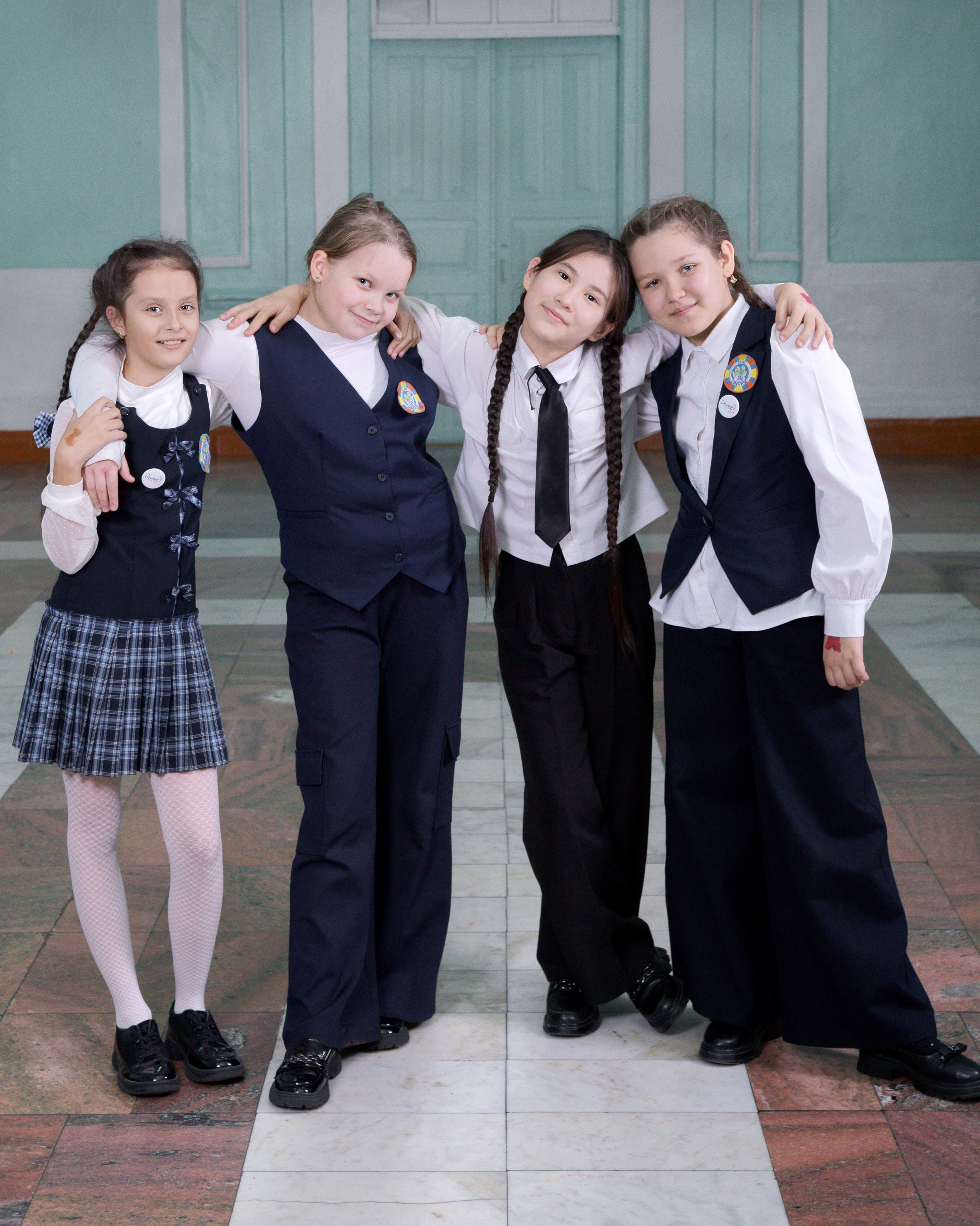 Выпускник начальной школы - школьная сьемка - дружба